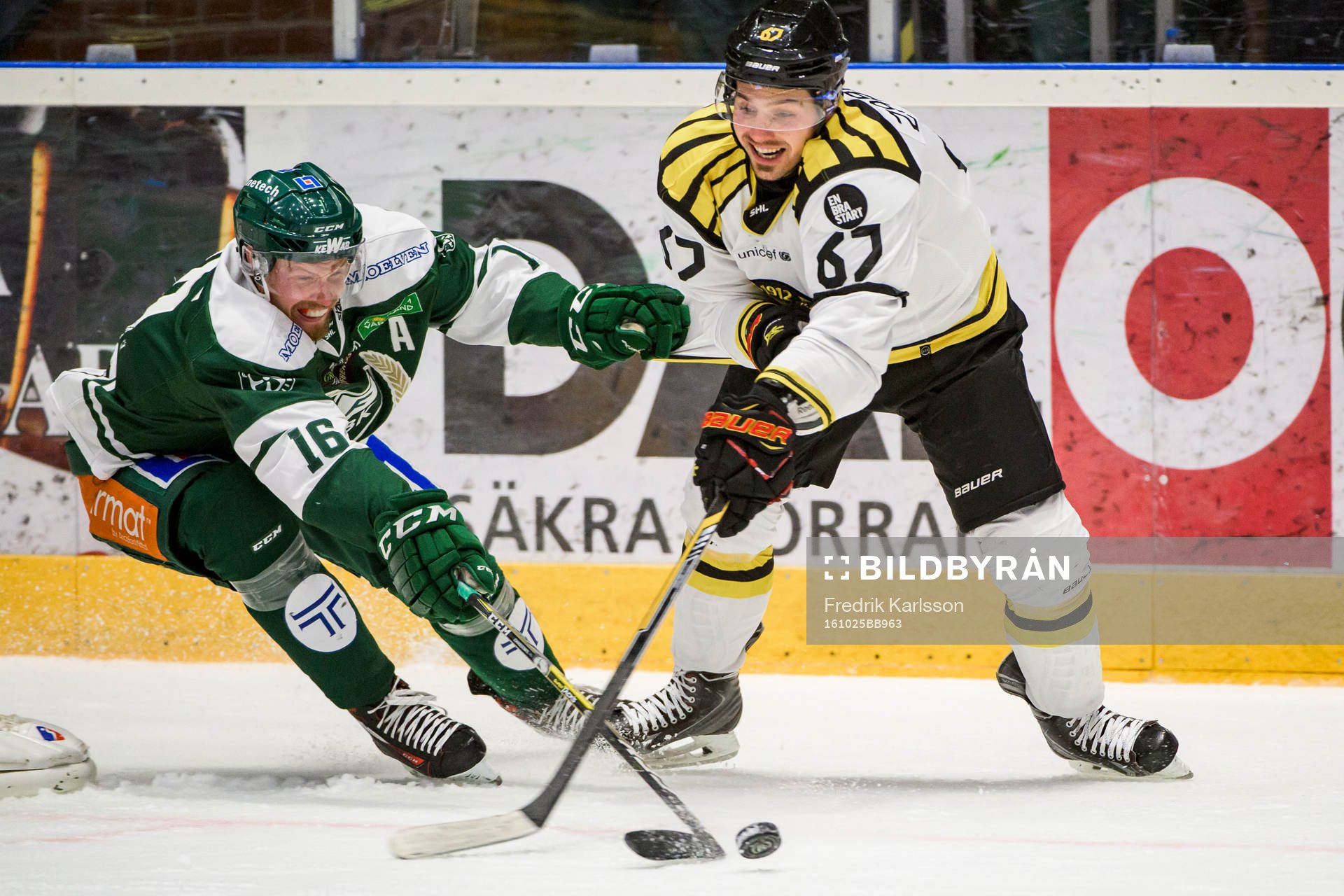 Färjestads Alexander Johansson och Brynäs Tomas Zaborsky