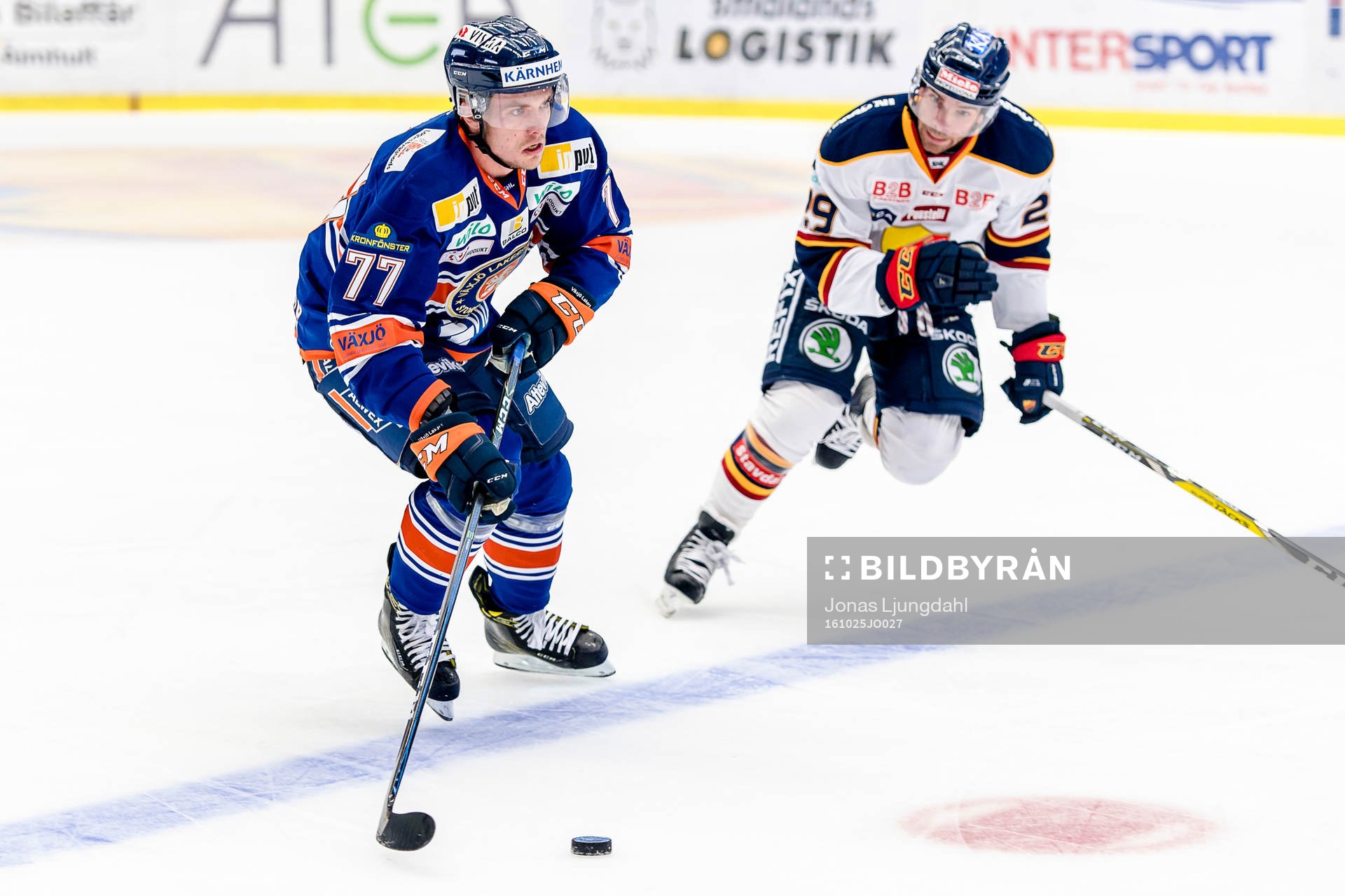 Växjös Pontus Netterberg jagas av Djurgårdens Matt