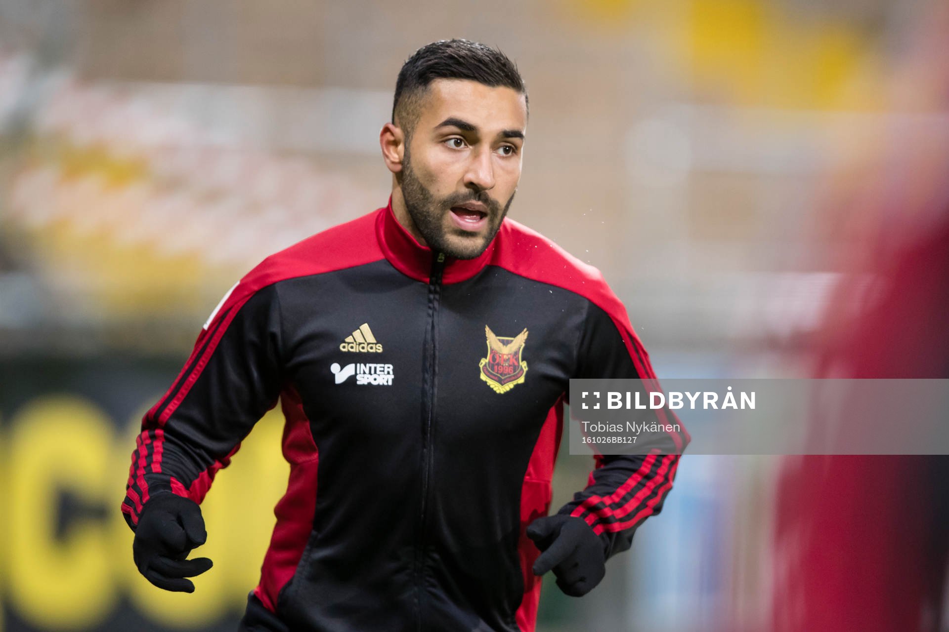 Östersunds Saman Ghoddos värmer upp
