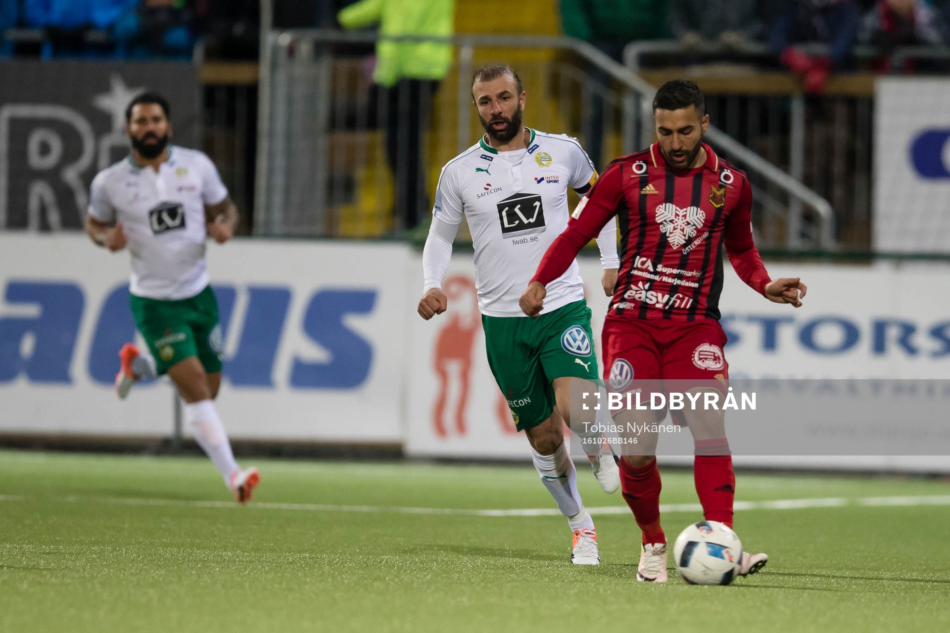 Östersunds Saman Ghoddos mot Hammarbys Kennedy Bakircioglu