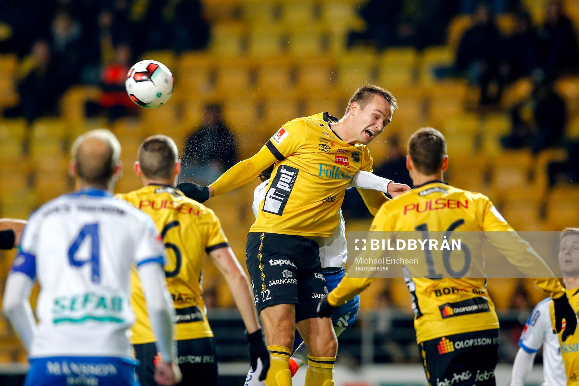 Elfsborgs Viktor Prodell nickar undan en hörna