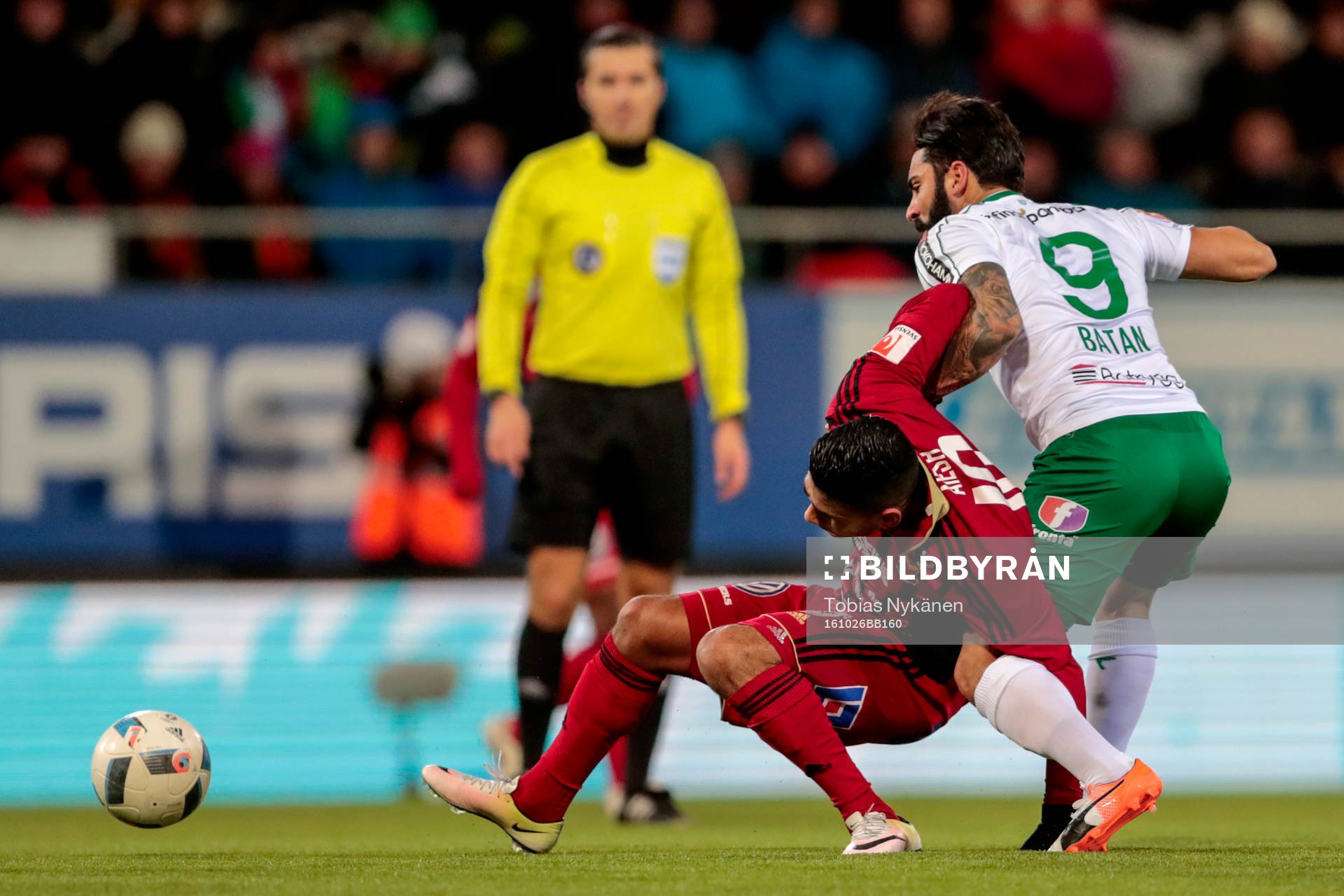 Östersunds Hosam Aiesh och Hammarbys Stefan Batan