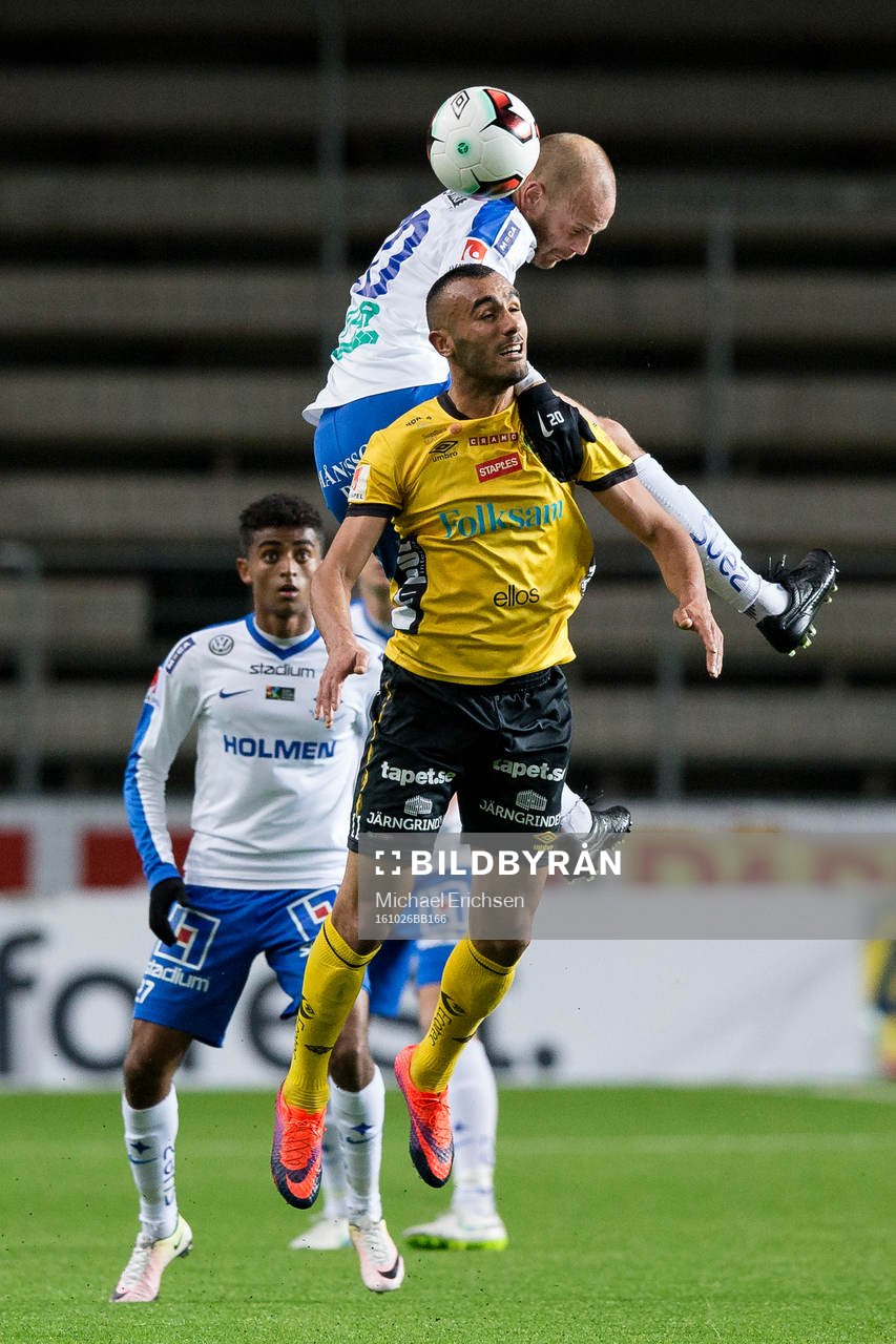 Norrköpings Daniel Sjölund i nickduell med Elfsborgs