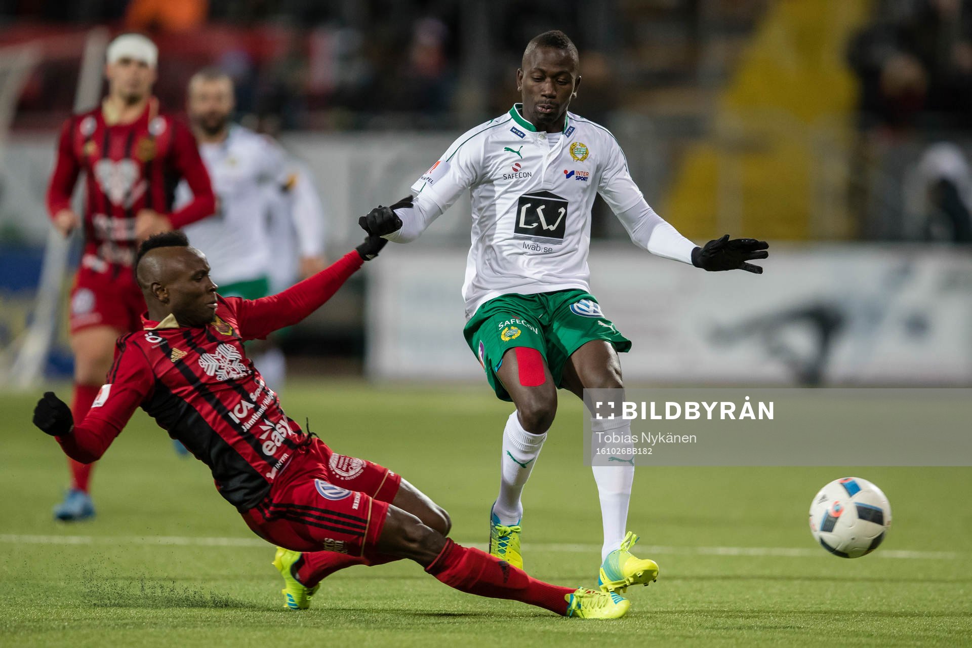 Östersunds Samuel Mensiro mot Hammarbys Pa Amat Dibba