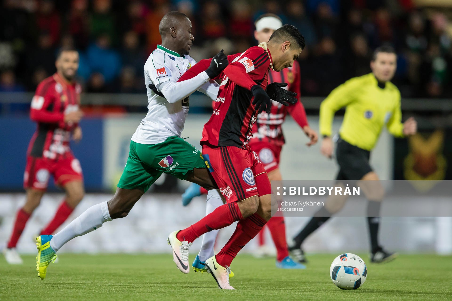 Östersunds Hosam Aiesh mot Hammarbys Pa Amat Dibba