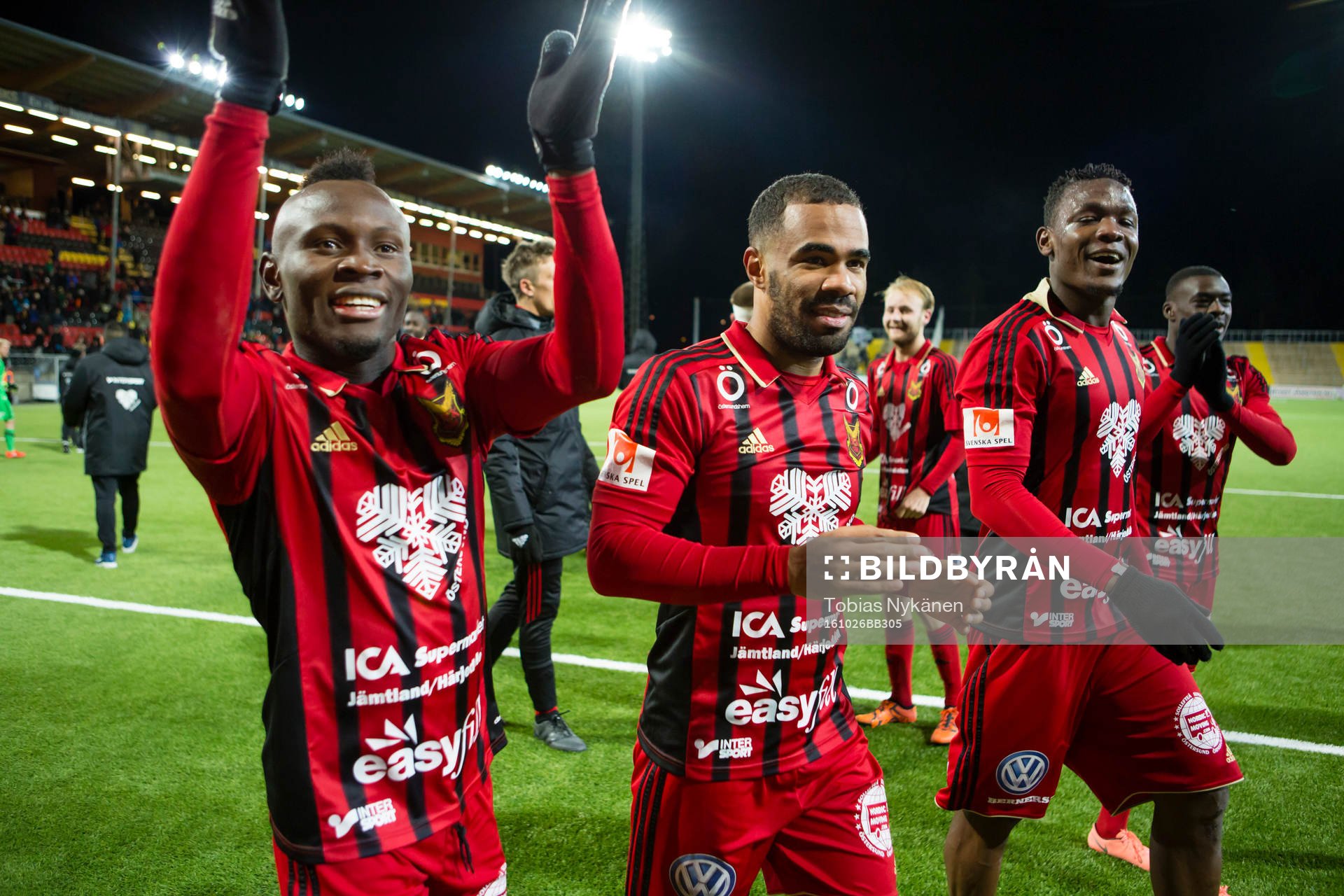 Östersund jublar efter vinsten i fotbollsmatchen i Allsvenskan mellan Östersund och Hammarby den 26 oktober 2016 i Östersund.
