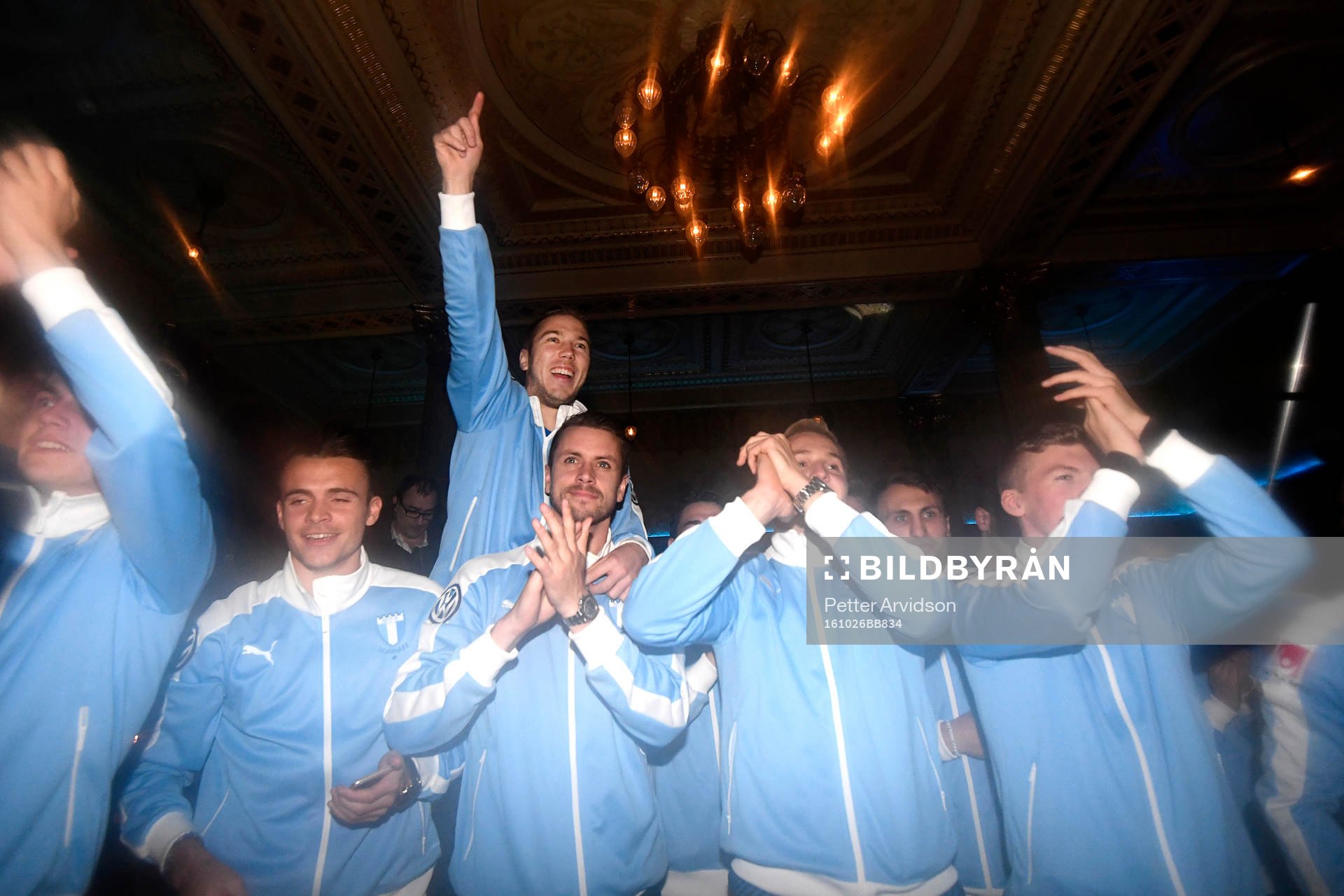 Malmö FFs spelare jublar på nattklubben Hipp i Malmö
