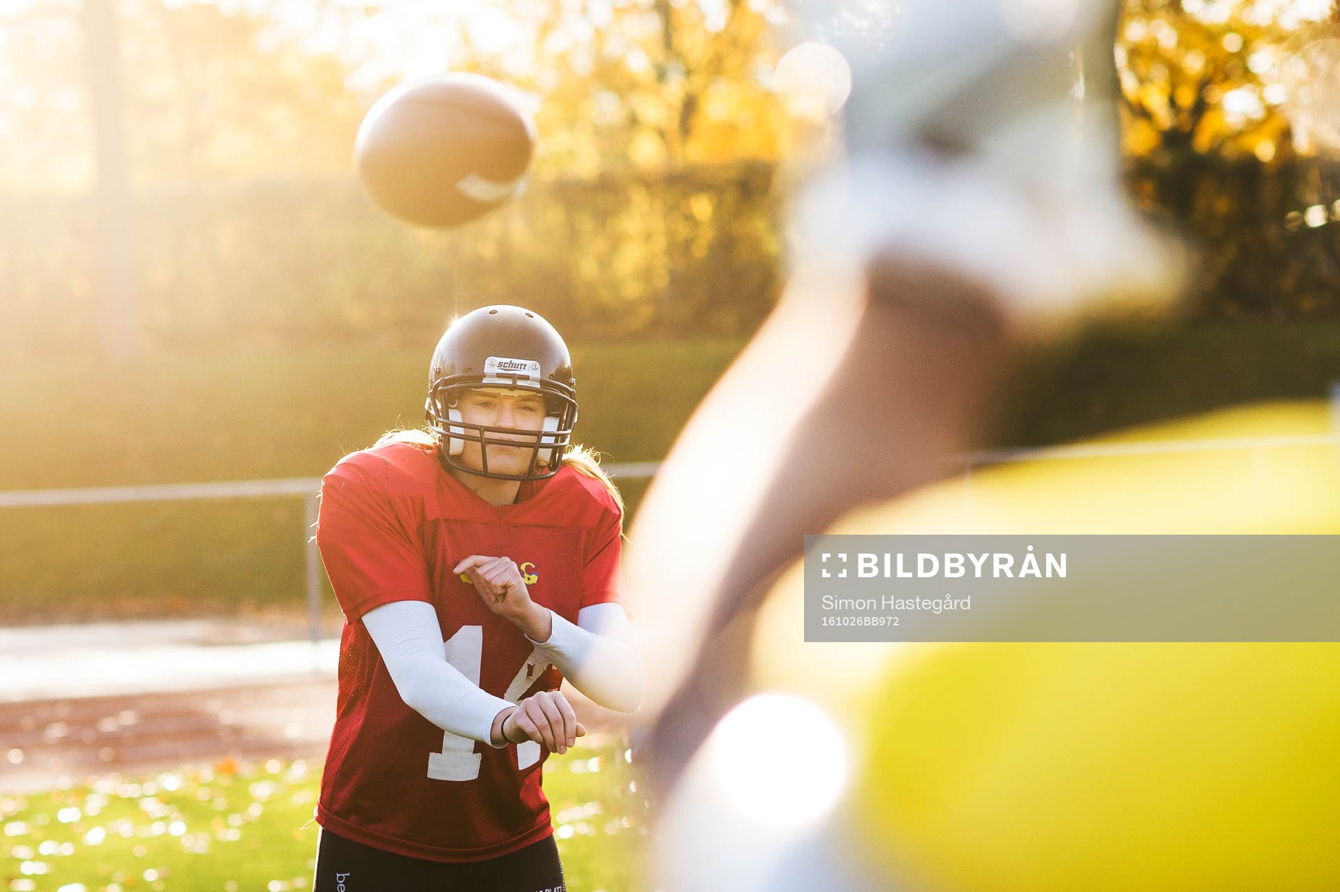 Ungdomar tränar amerikansk fotboll