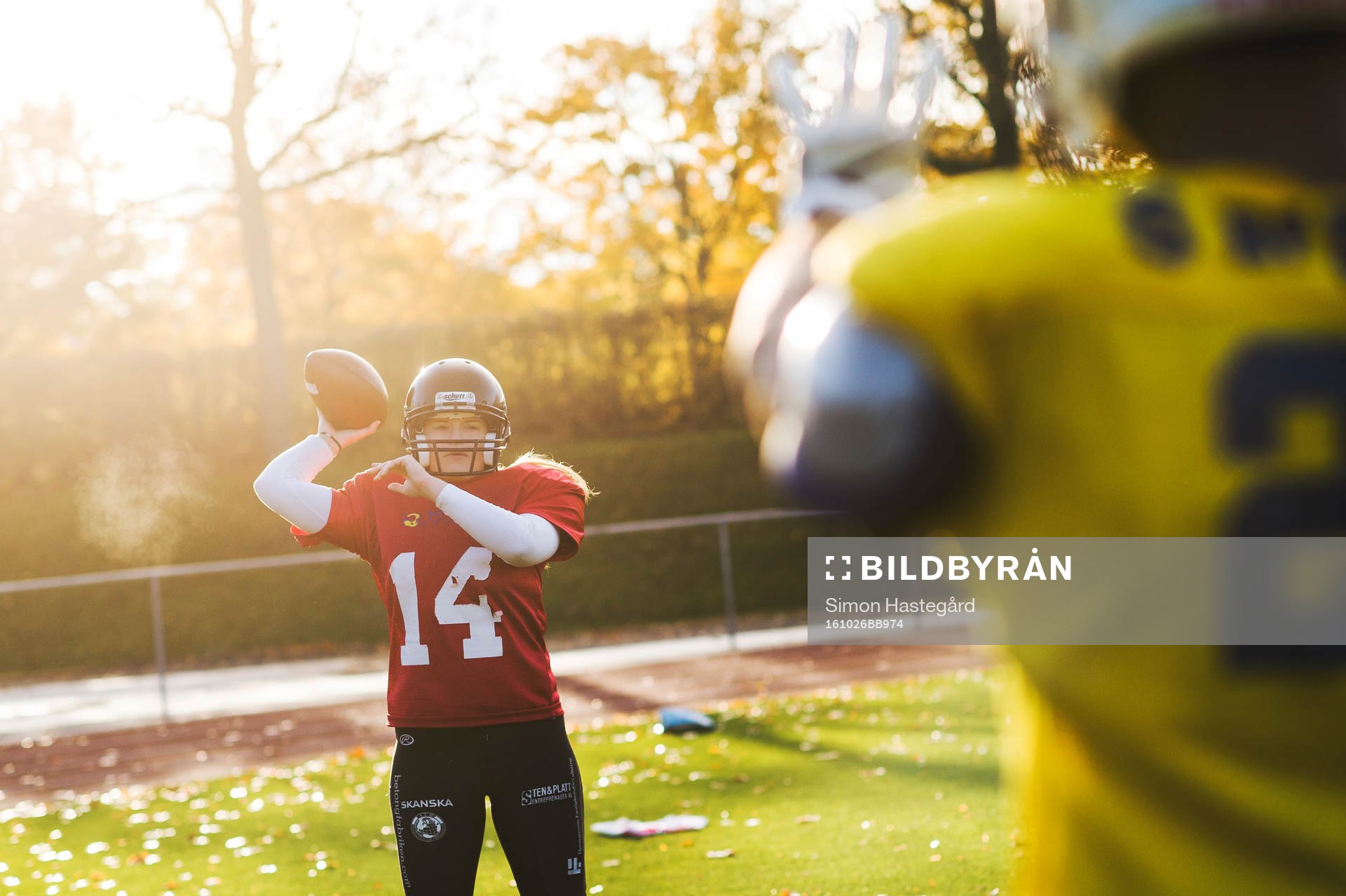 Ungdomar tränar amerikansk fotboll
