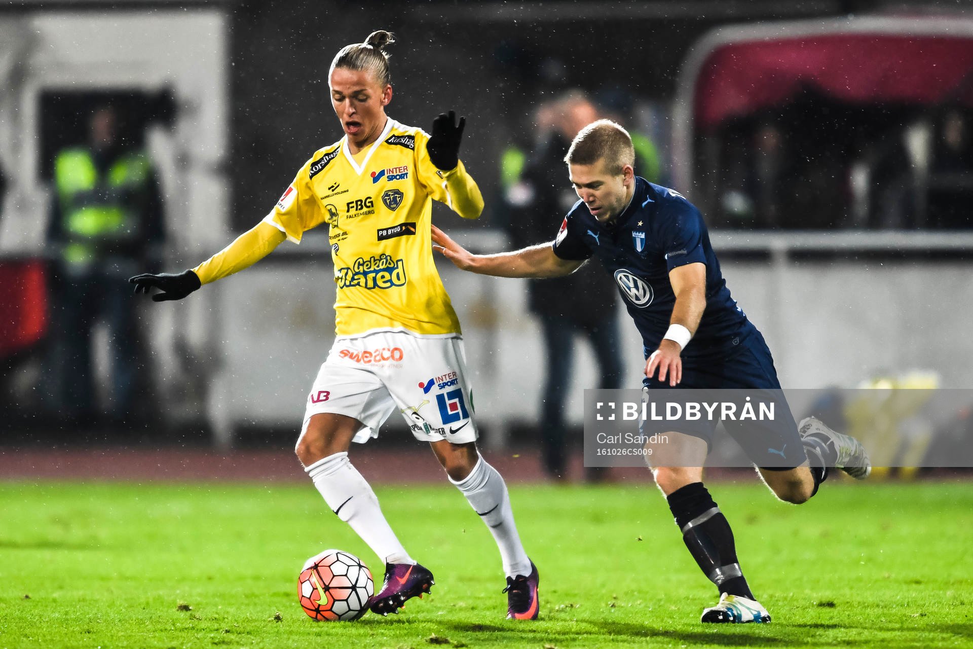 Falkenbergs Jesper Karlsson och Malmö FFs Anton Tinnerholm