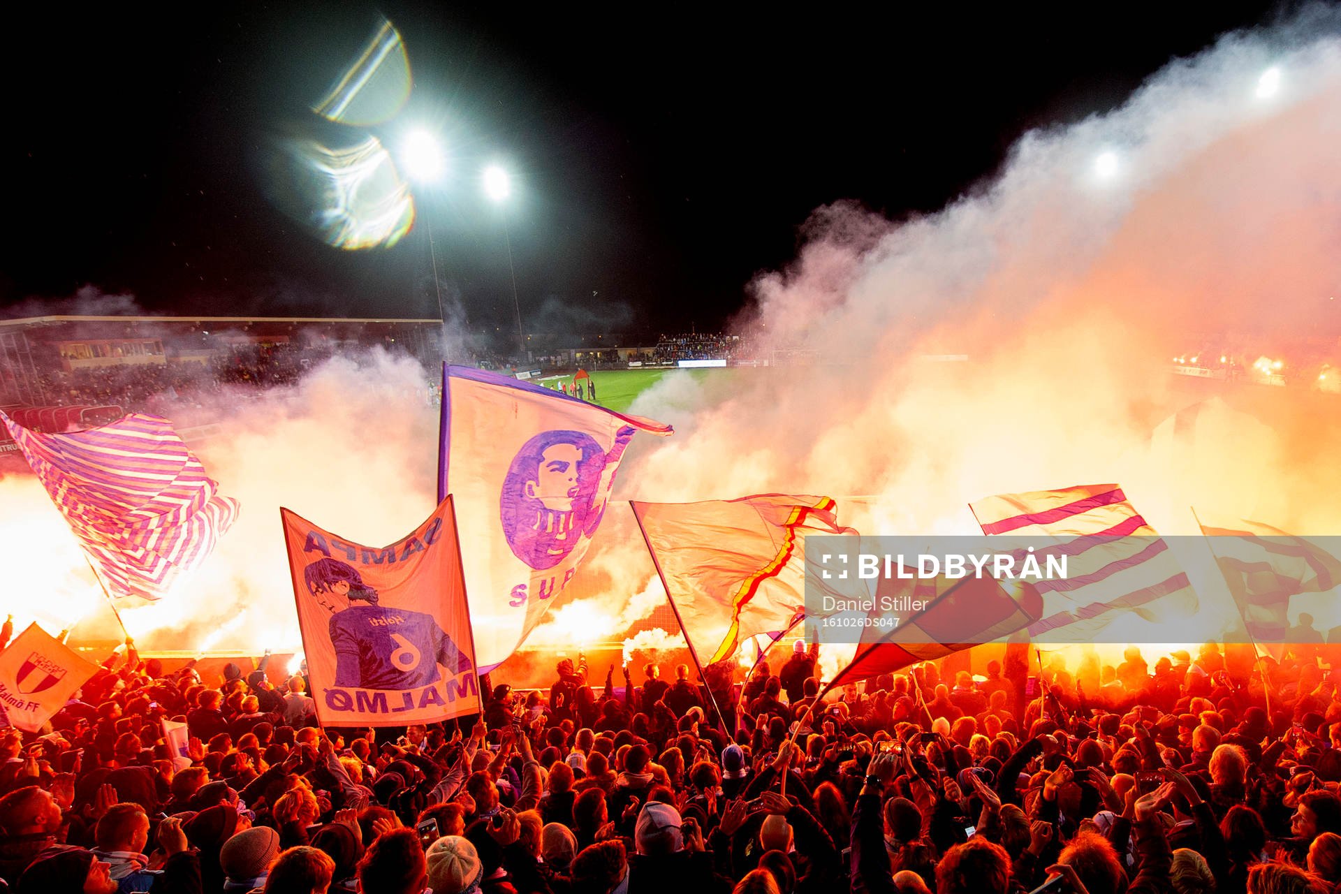 Malmö-klacken bränner bengaler