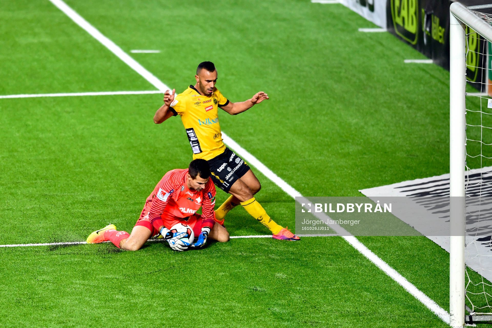 Elfsborgs Issam Jebali och Norrköpings målvakt Michael