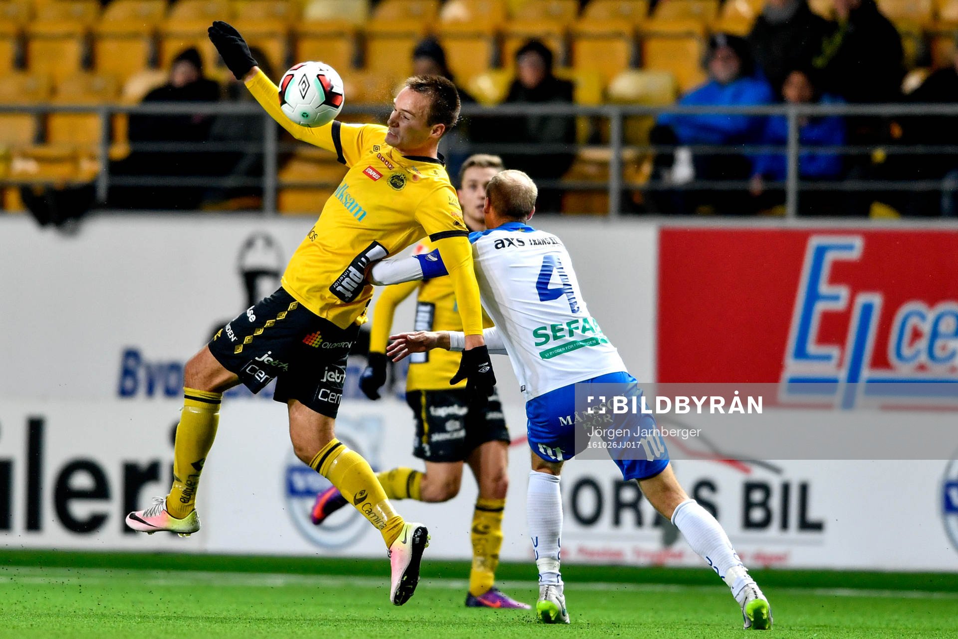 Elfsborgs Viktor Prodell vänder bort Norrköpings Andreas