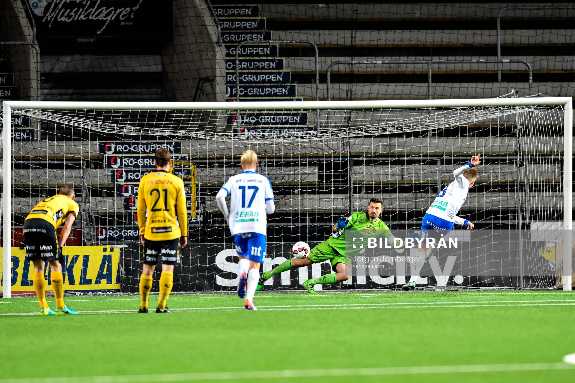 Norrköpings Nicklas Bärkroth gör 2-1 på straff