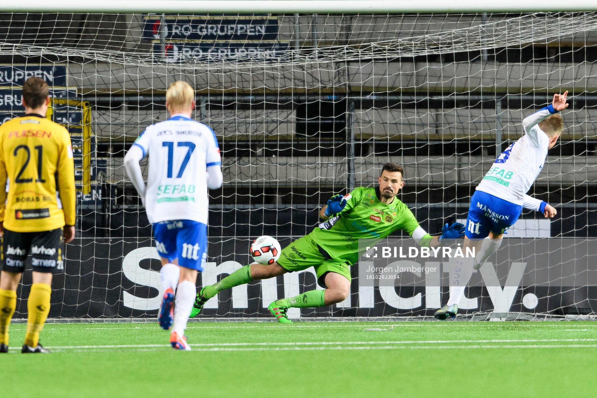 Norrköpings Nicklas Bärkroth gör 2-1 på straff