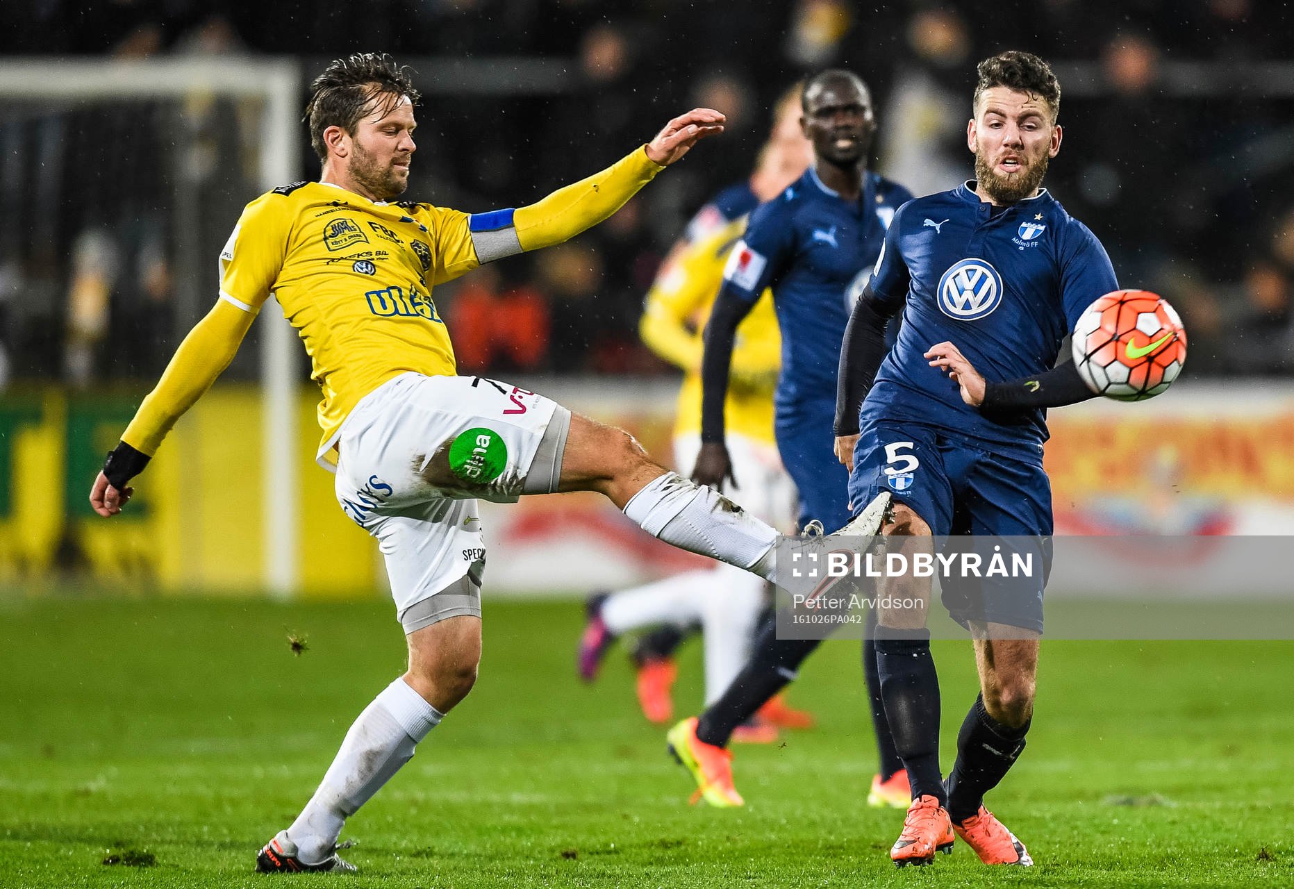Falkenbergs David Svensson och Malmö FFs Erdal Rakip