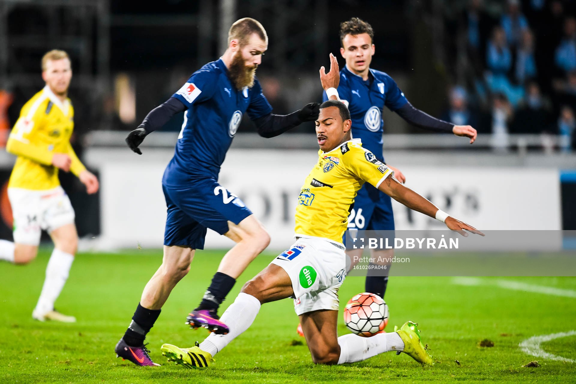 Malmö FFs Jo Inge Berget och Falkenbergs Felipe Carvalho