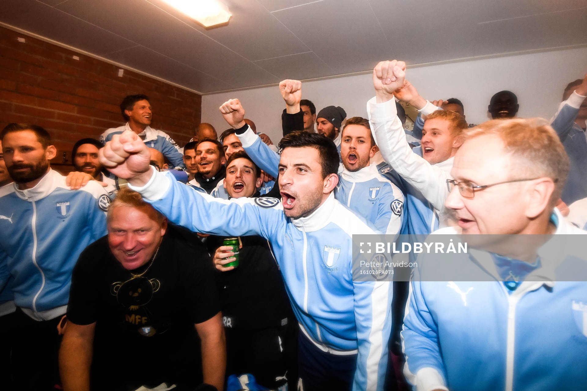 Malmö FFs Behrang Safari  jublar med lagkamraterna i