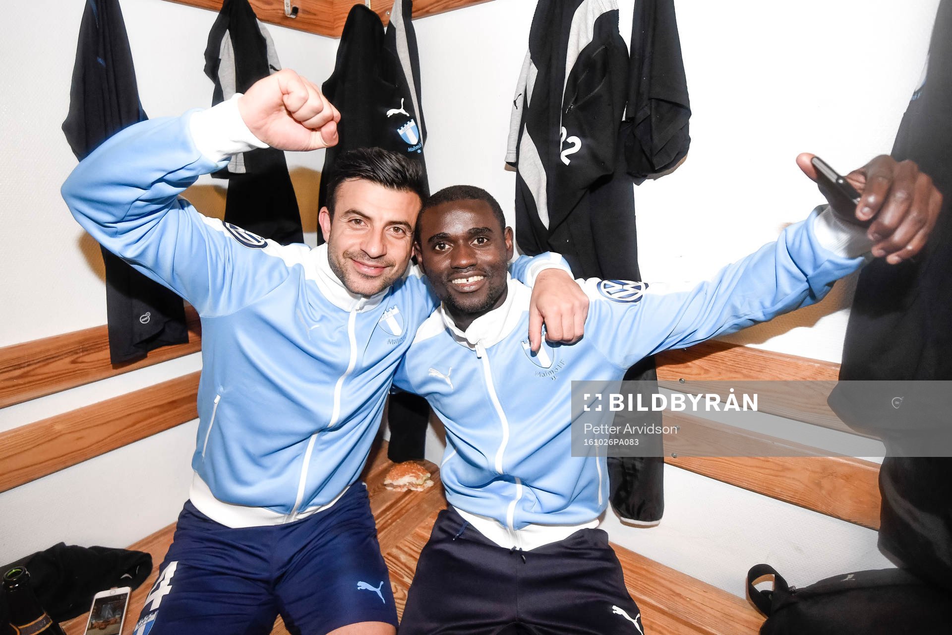Malmö FFs Behrang Safari och Enock Kofi Adu jublar