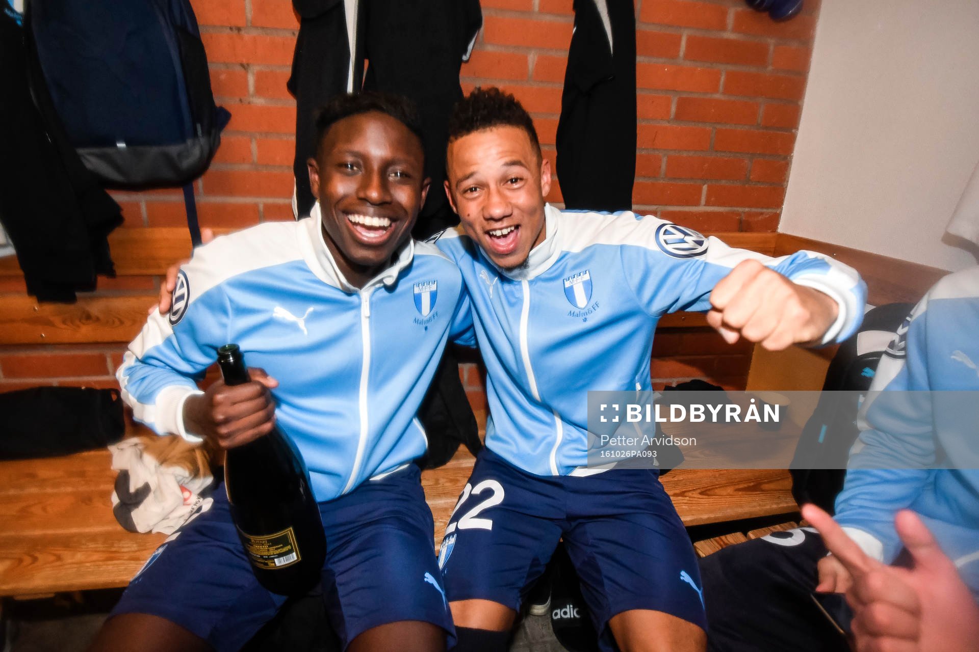 Malmö FFs Pa Konate och Tobias Sana jublar
