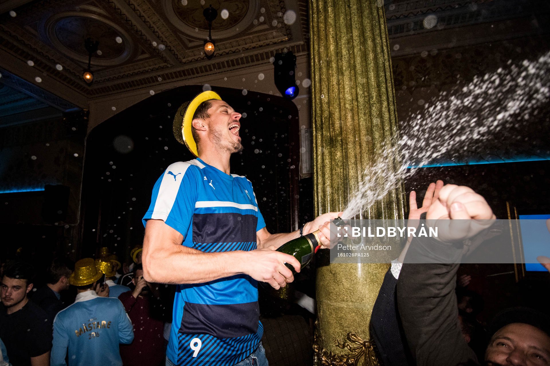 Malmö FFs Markus Rosenberg sprutar champagne och firar med
