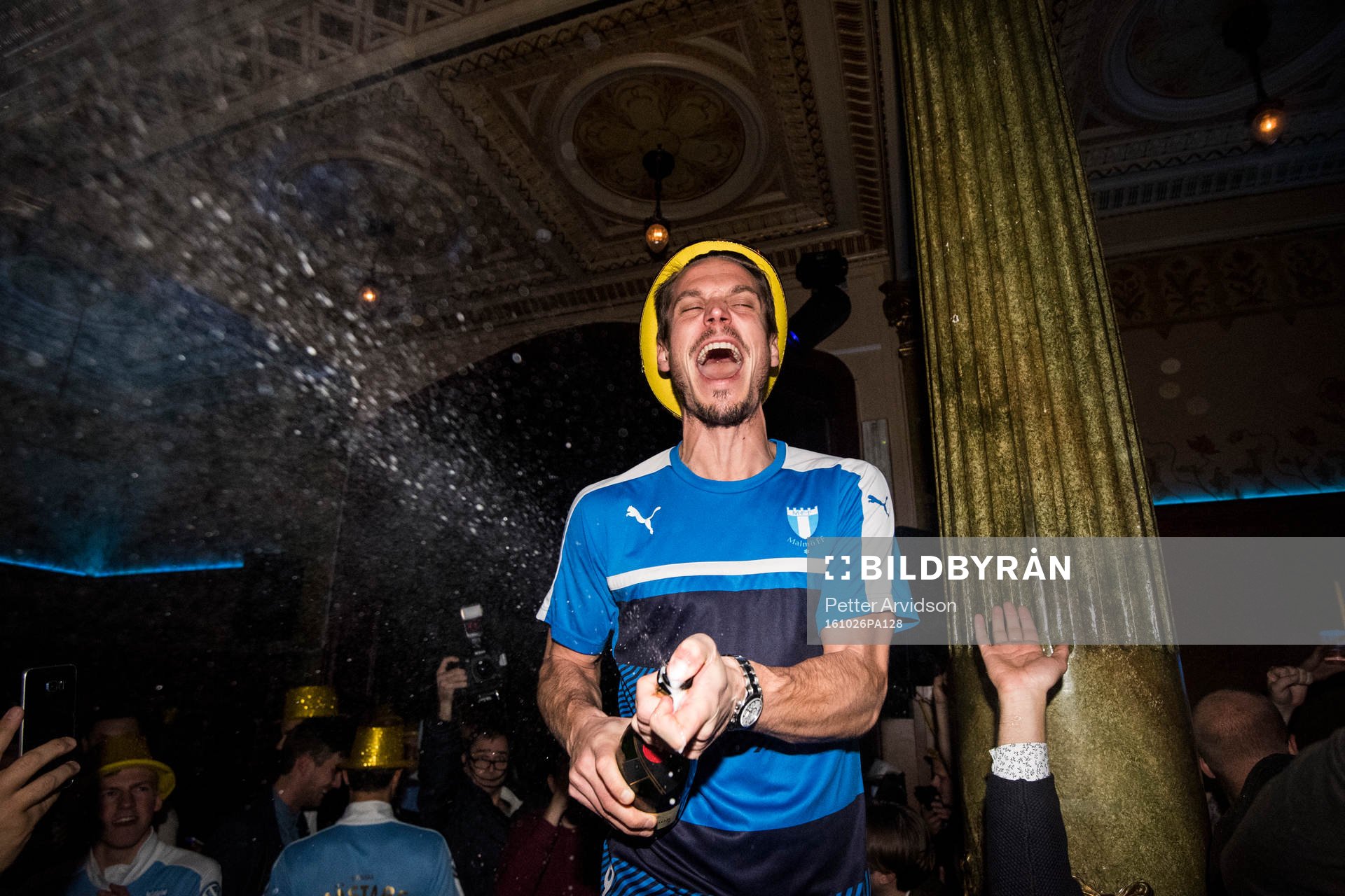Malmö FFs Markus Rosenberg sprutar champagne och firar med