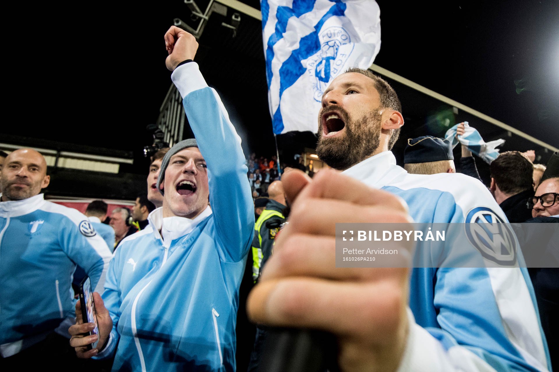 Malmö FFs Teddy Bergqvist och målvakt Johan Wiland jublar