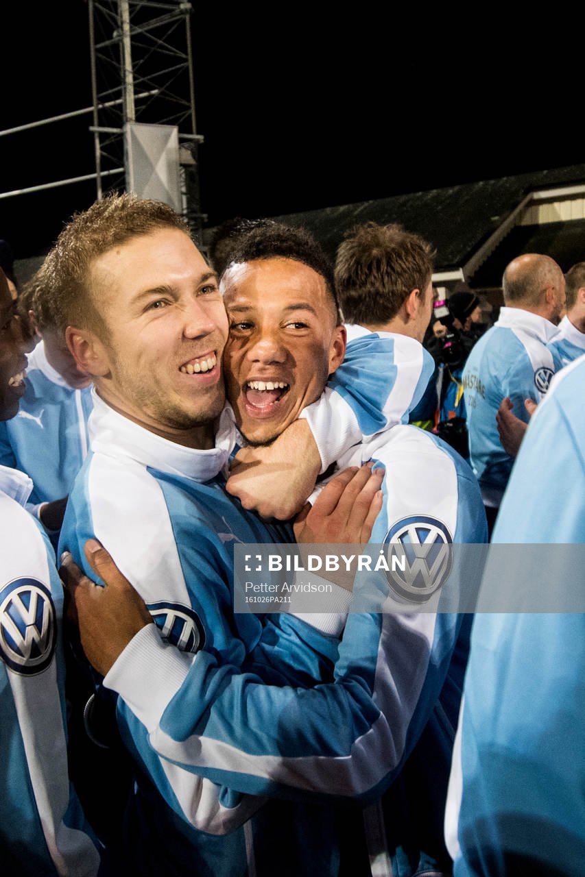 Malmö FFs Anton Tinnerholm och Tobias Sana jublar