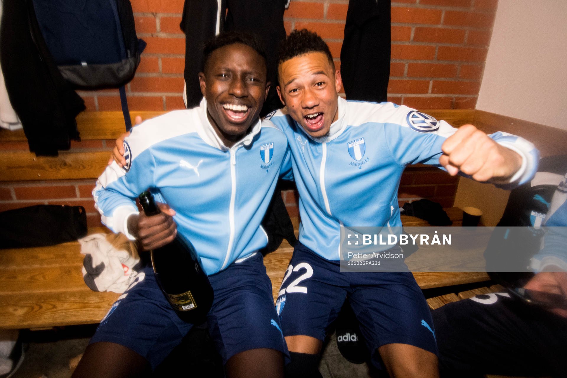 Malmö FFs Pa Konate och Tobias Sana jublar i