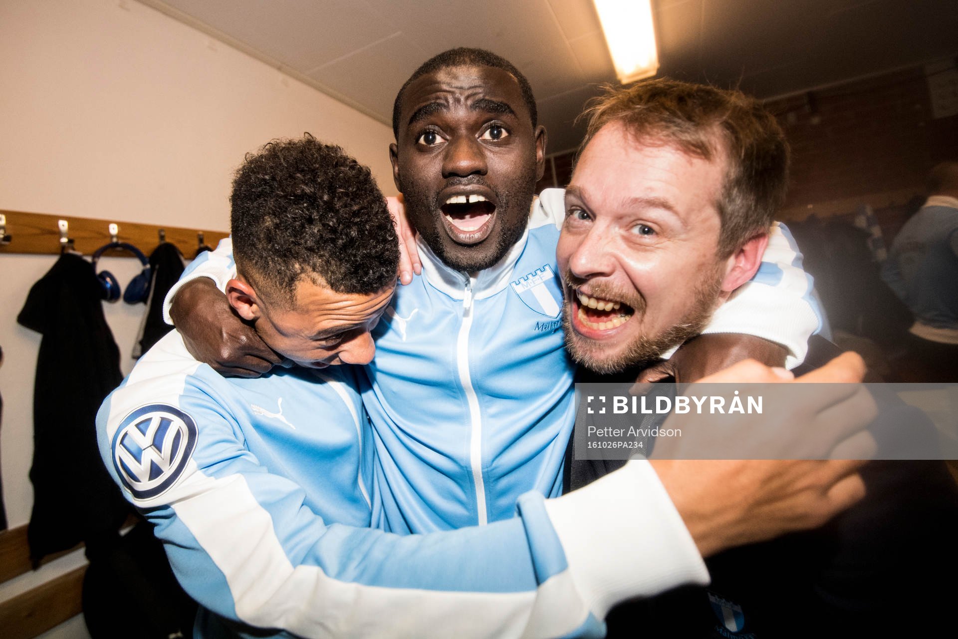 Malmö FFs Tobias Sana, Enock Kofi Adu och Peter Åhlander, Kommunikationschef jublar i omklädningsrummet efter att Malmö FF säkrat segern av Allsvenskan 2016 och blivit svenska mästare efter fotbollsmatchen i Allsvenskan mellan Falkenberg och Malmö FF den 26 oktober 2016 i Falkenberg.