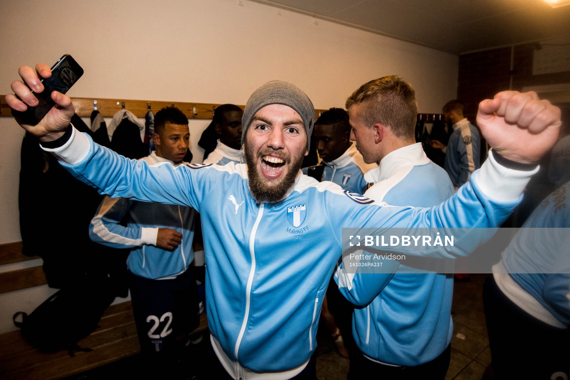 Malmö FFs Erdal Rakip jublar i omklädningsrummet
