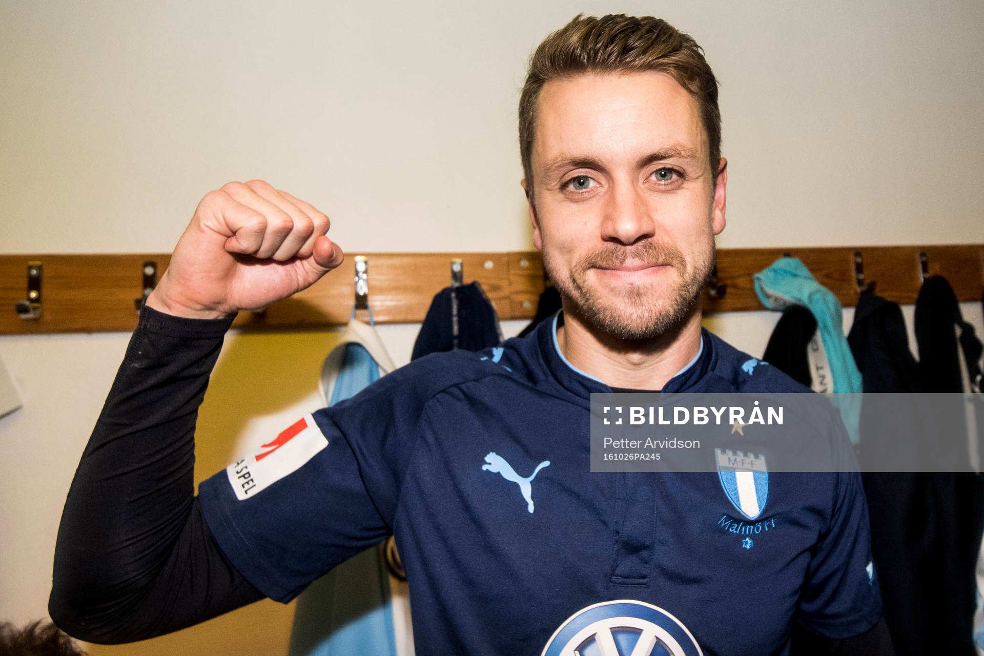 Malmö FFs Kari Arnason jublar i omklädningsrummet