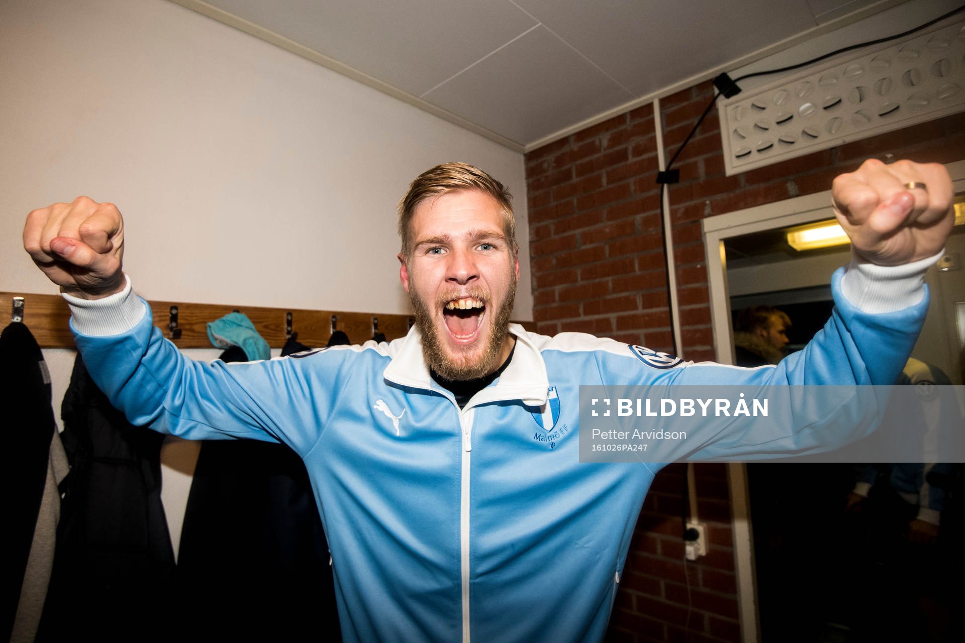 Malmö FFs målvakt Fredrik Andersson jublar i