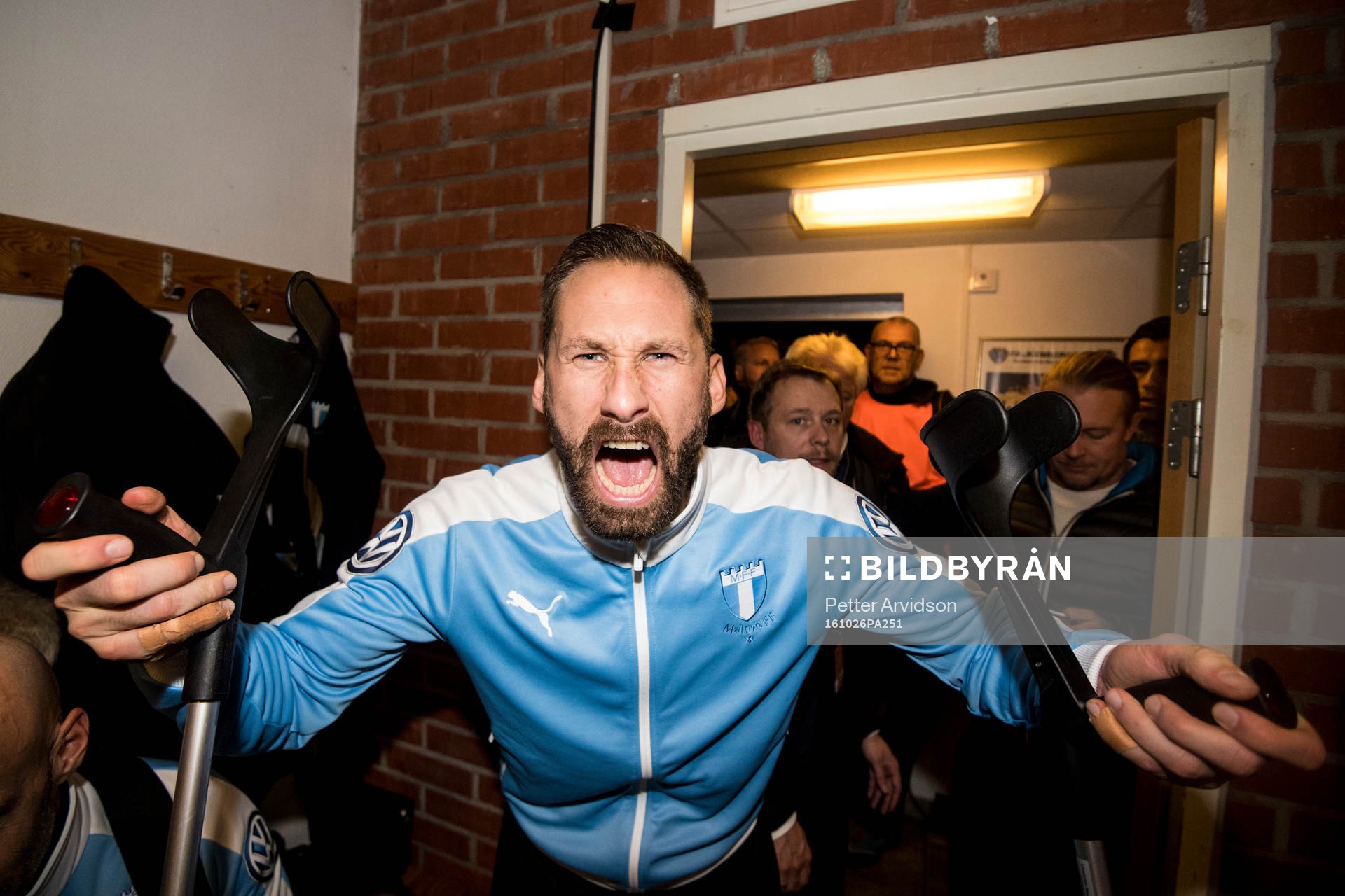 Malmö FFs målvakt Johan Wiland jublar i omklädningsrummet