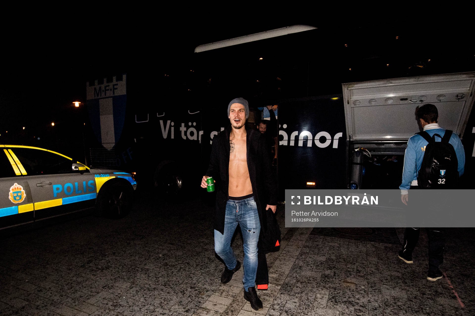 Malmö FFs Markus Rosenberg kliver av bussen när laget