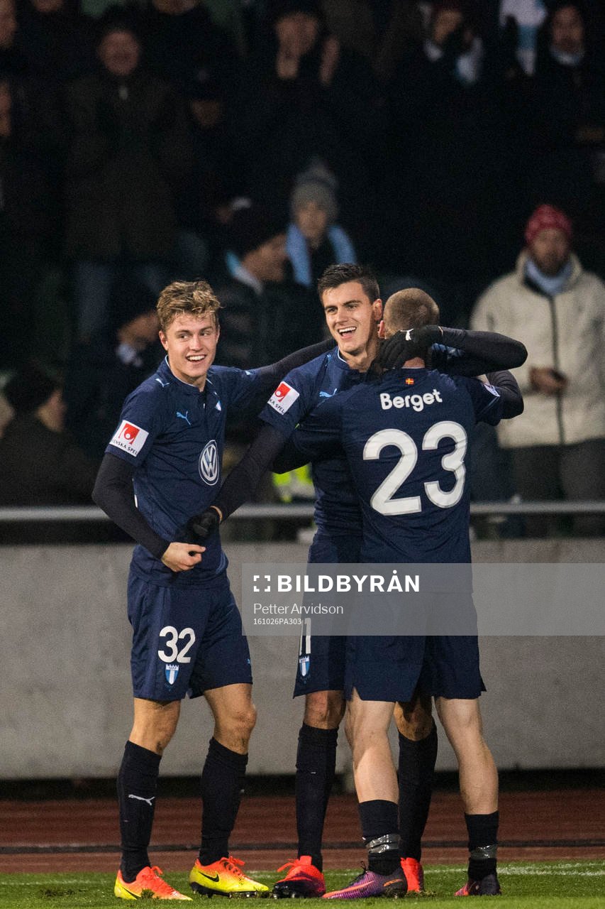 Malmö FFs Mattias Svanberg och Jo Inge Berget jublar med