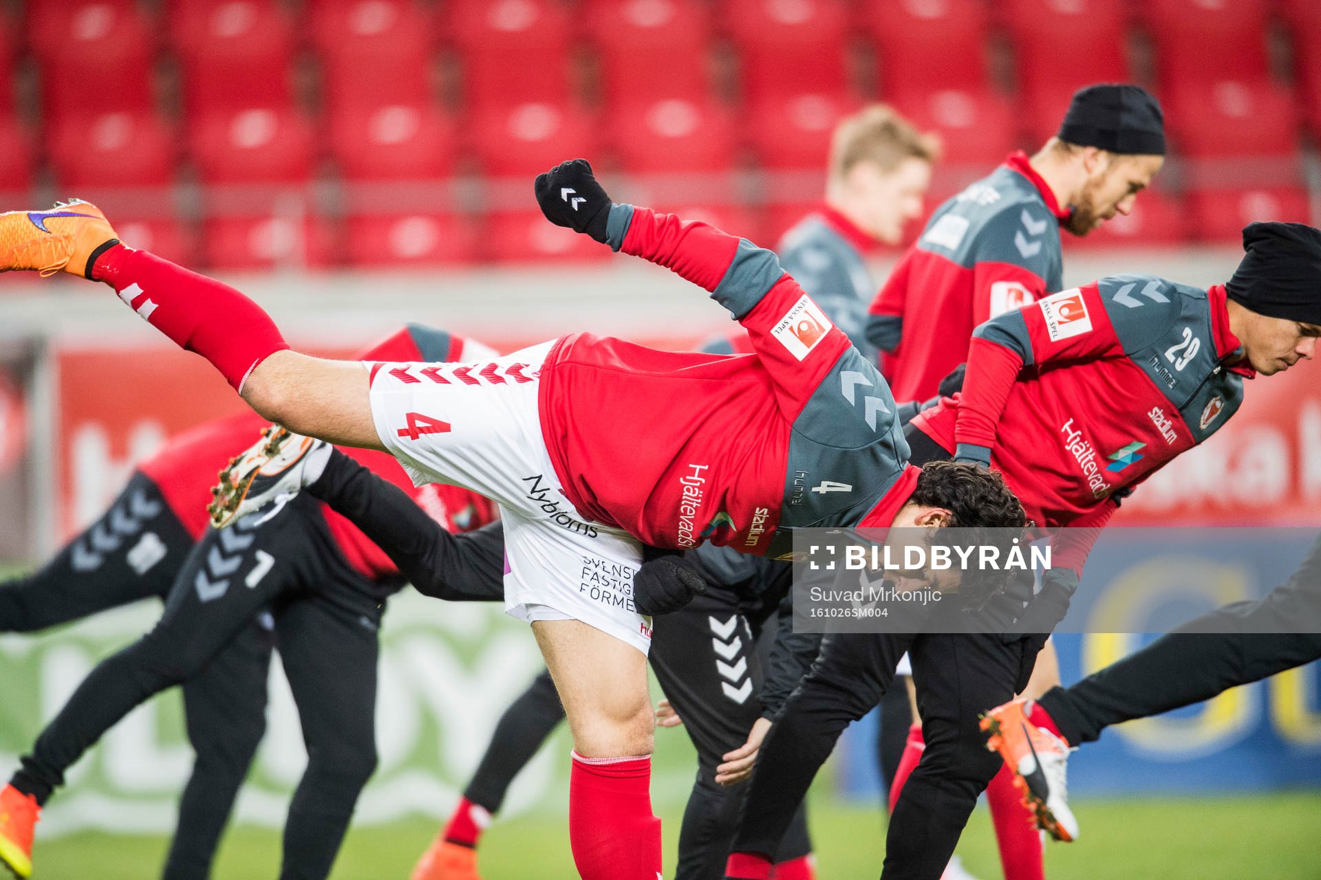 Kalmars Marko Biskupovic värmer upp