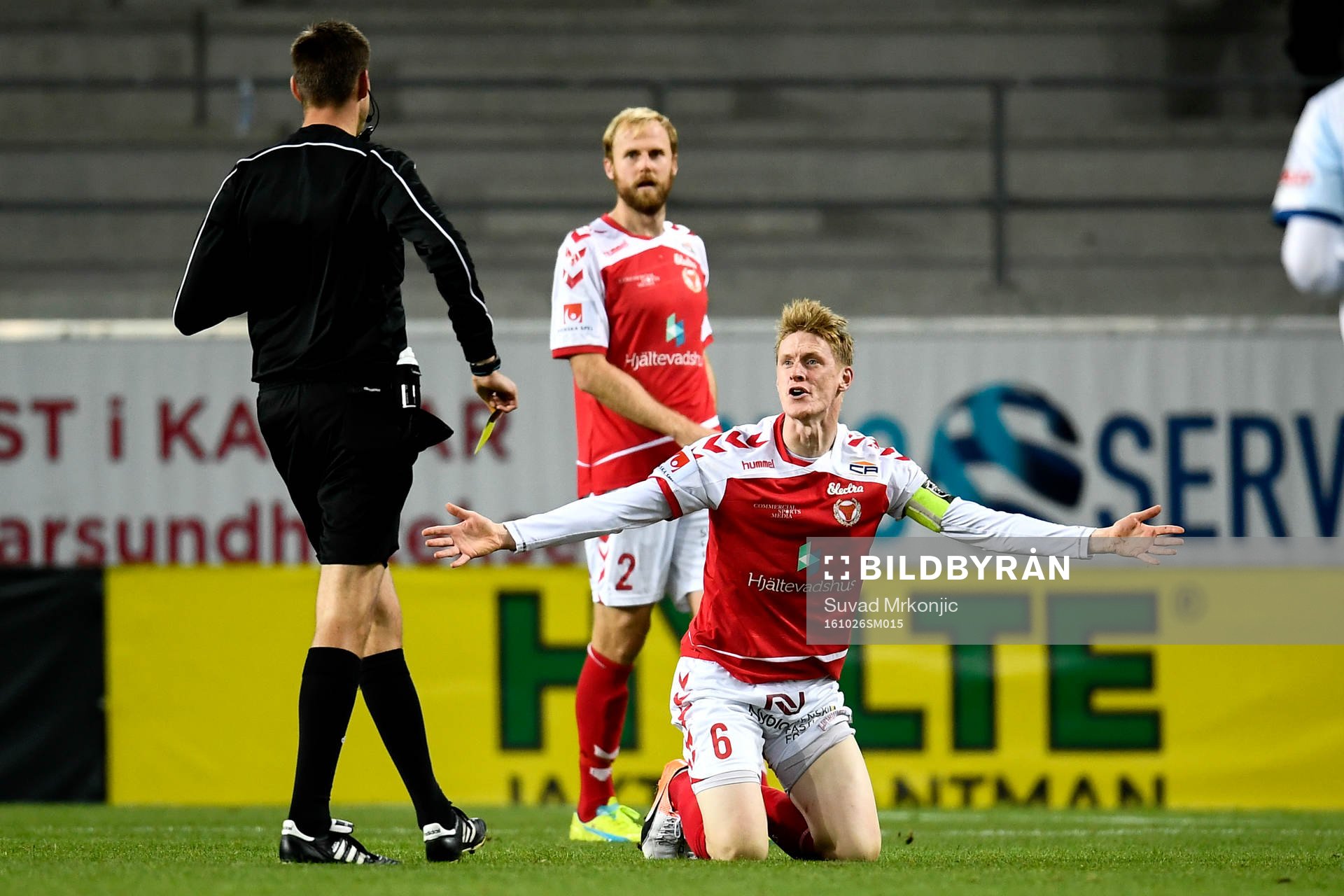 Domare Magnus Lindgren varnar Kalmars Rasmus Elm