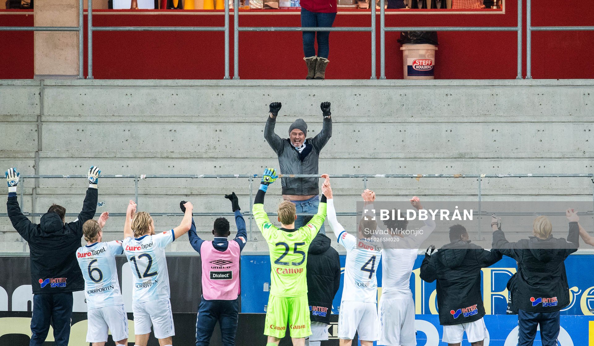 Geflespelarna tackar