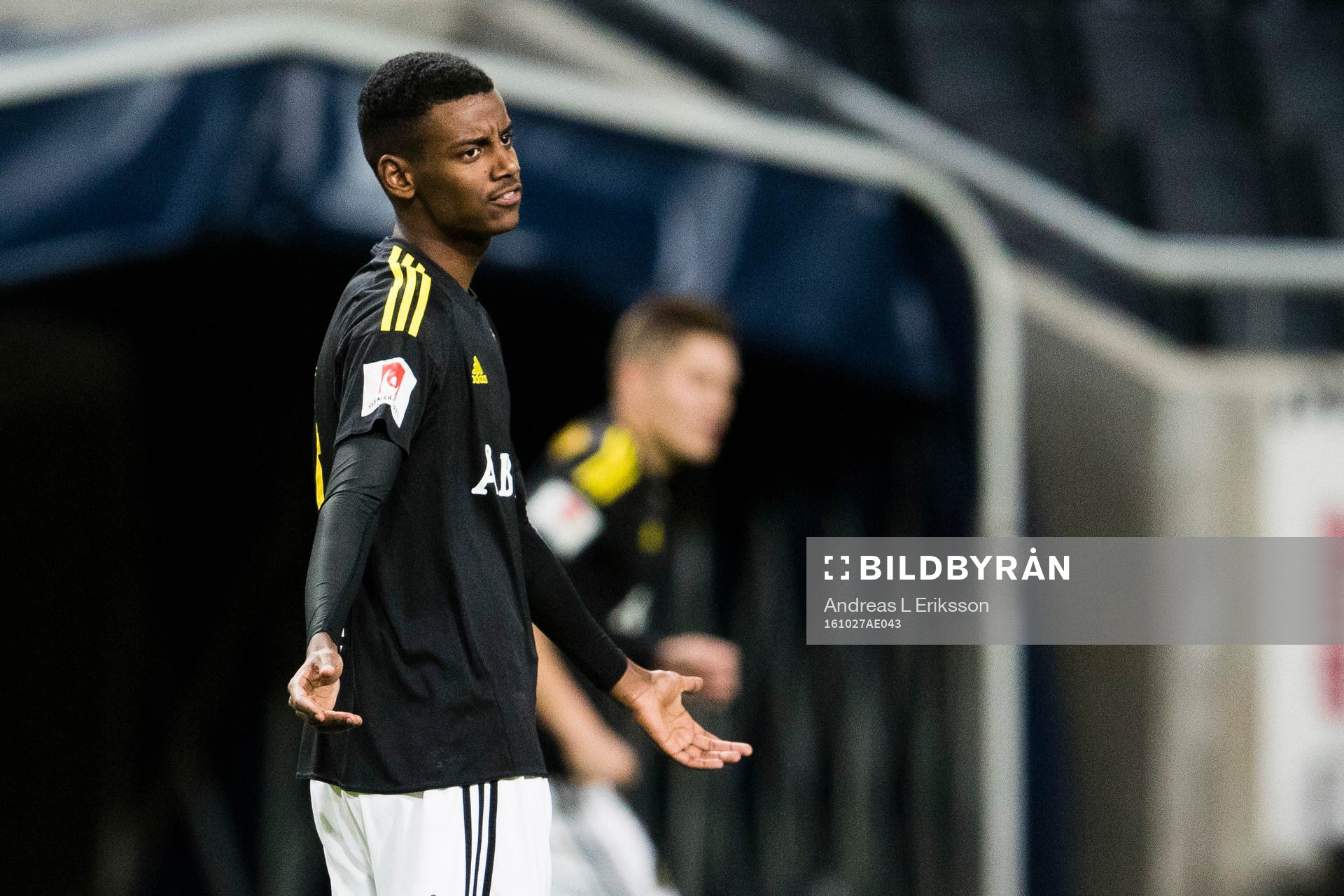 s Alexander Isak reagerar
