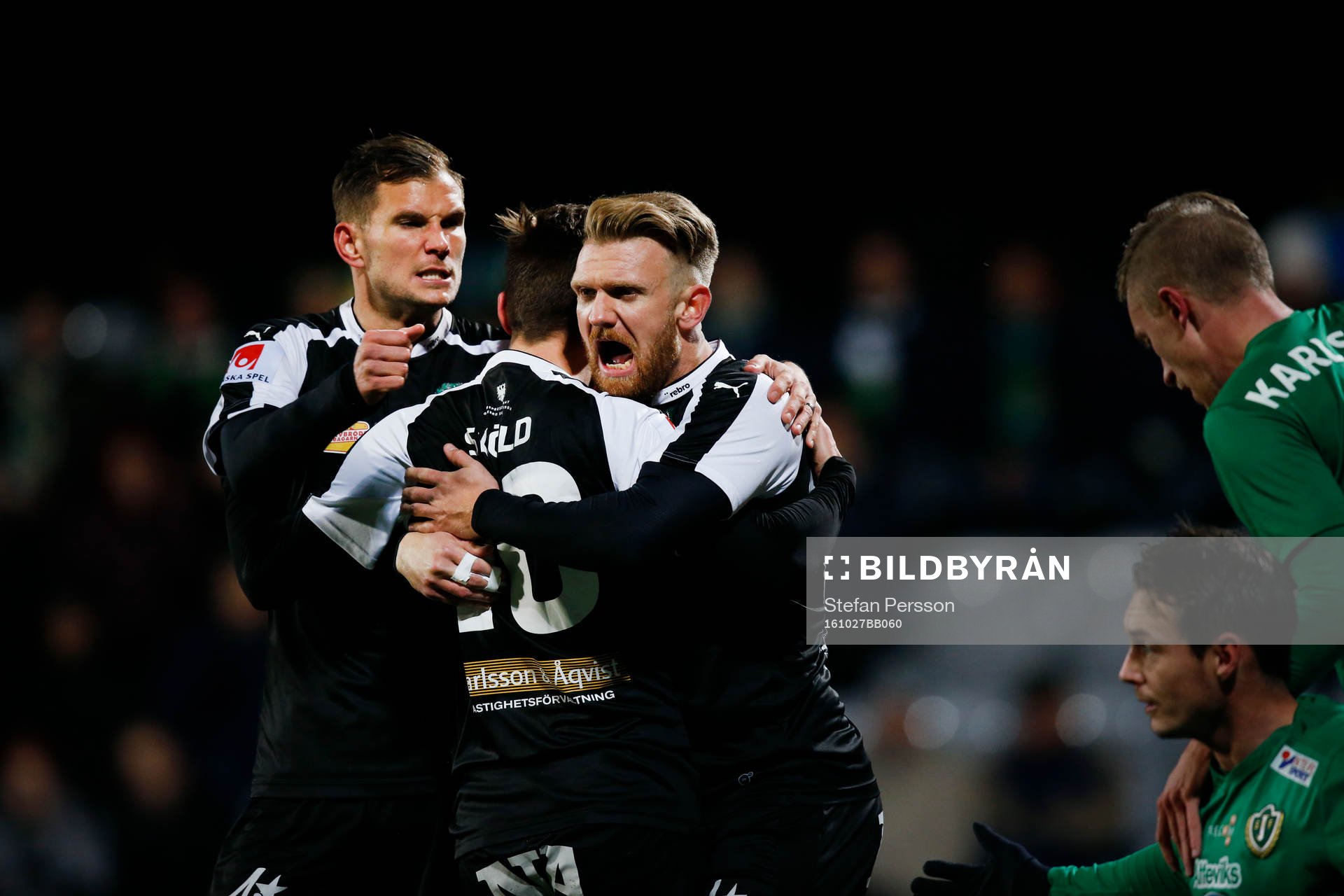 Örebros Robert Åhman Persson (tv) och Michael Almebäck