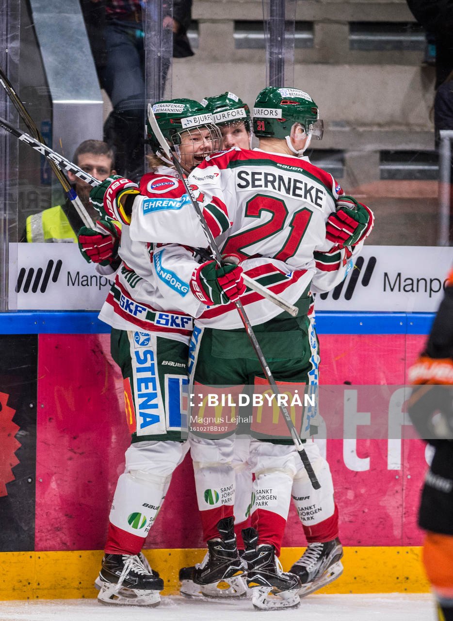 Frölundas Carl Grundström jublar