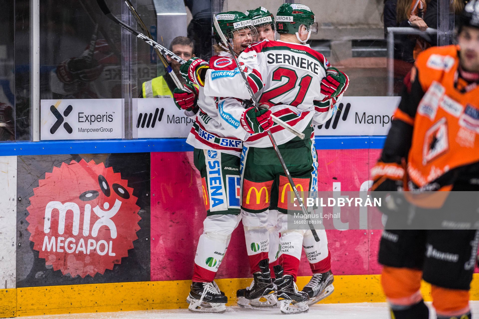 Frölundas Carl Grundström jublar