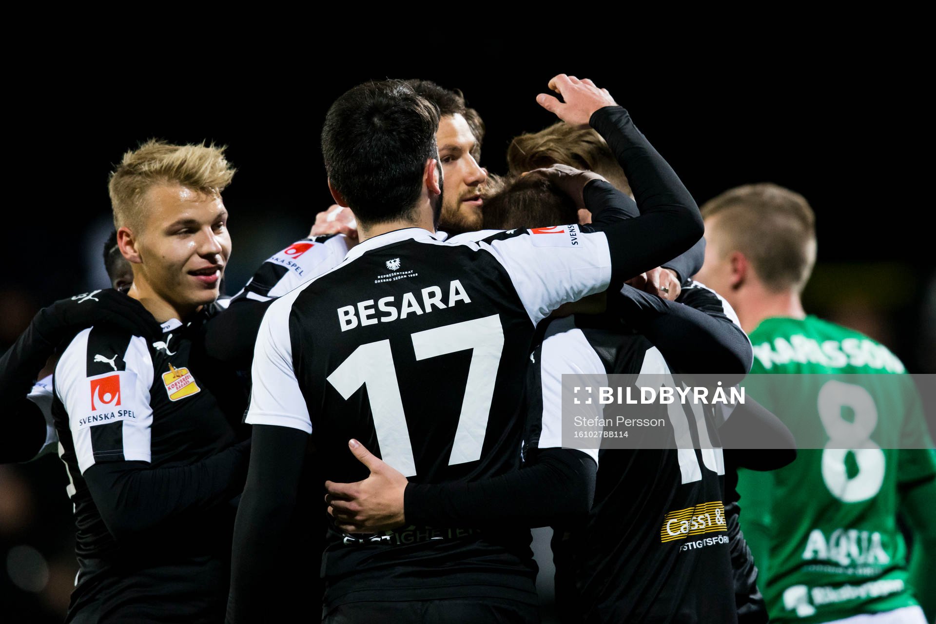 Örebros spelare jublar