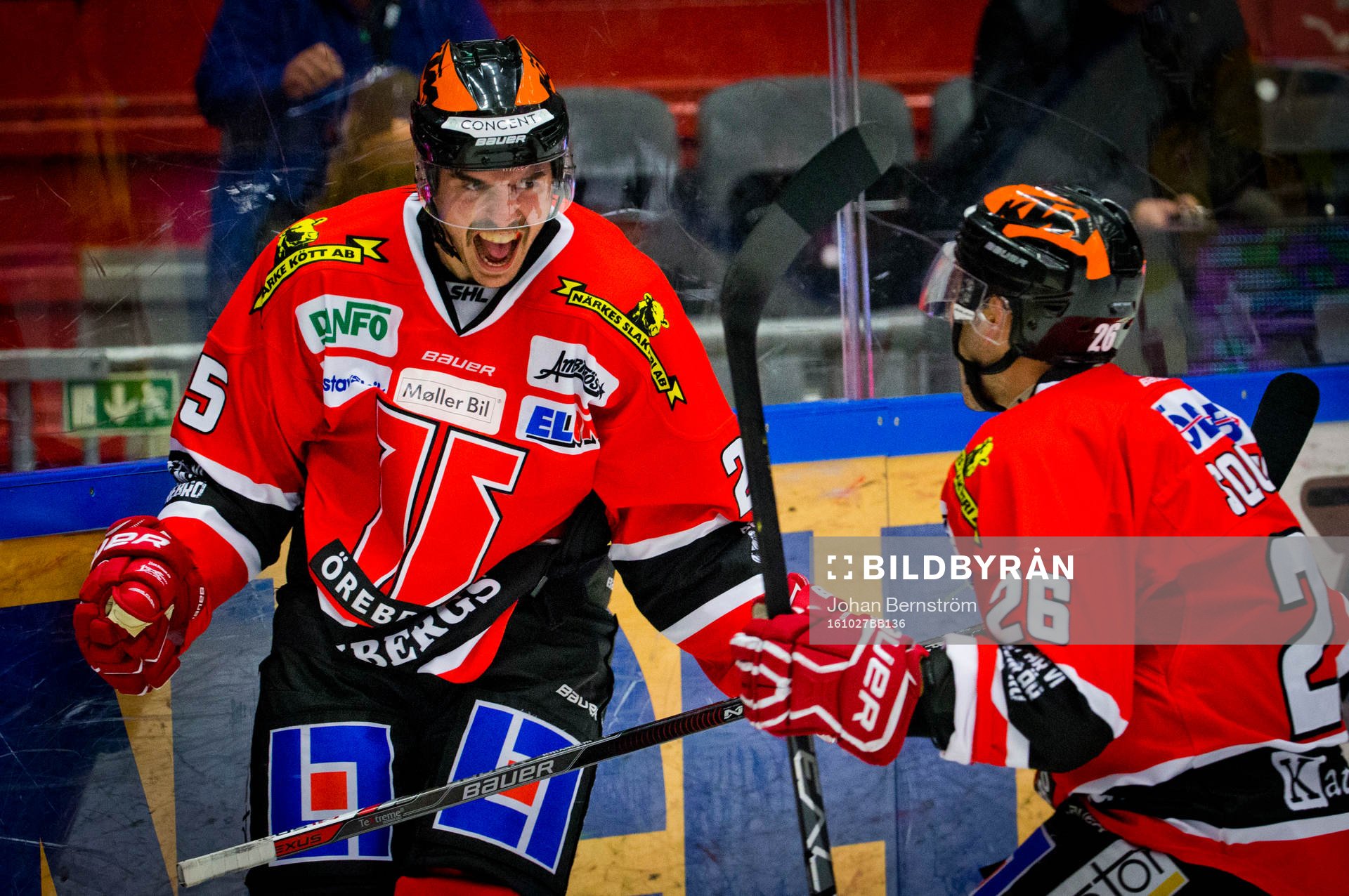Örebros Martin Johansson gör 2-1 och jublar