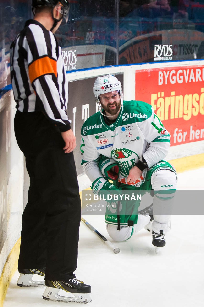 Rögles Jack Connolly har ont