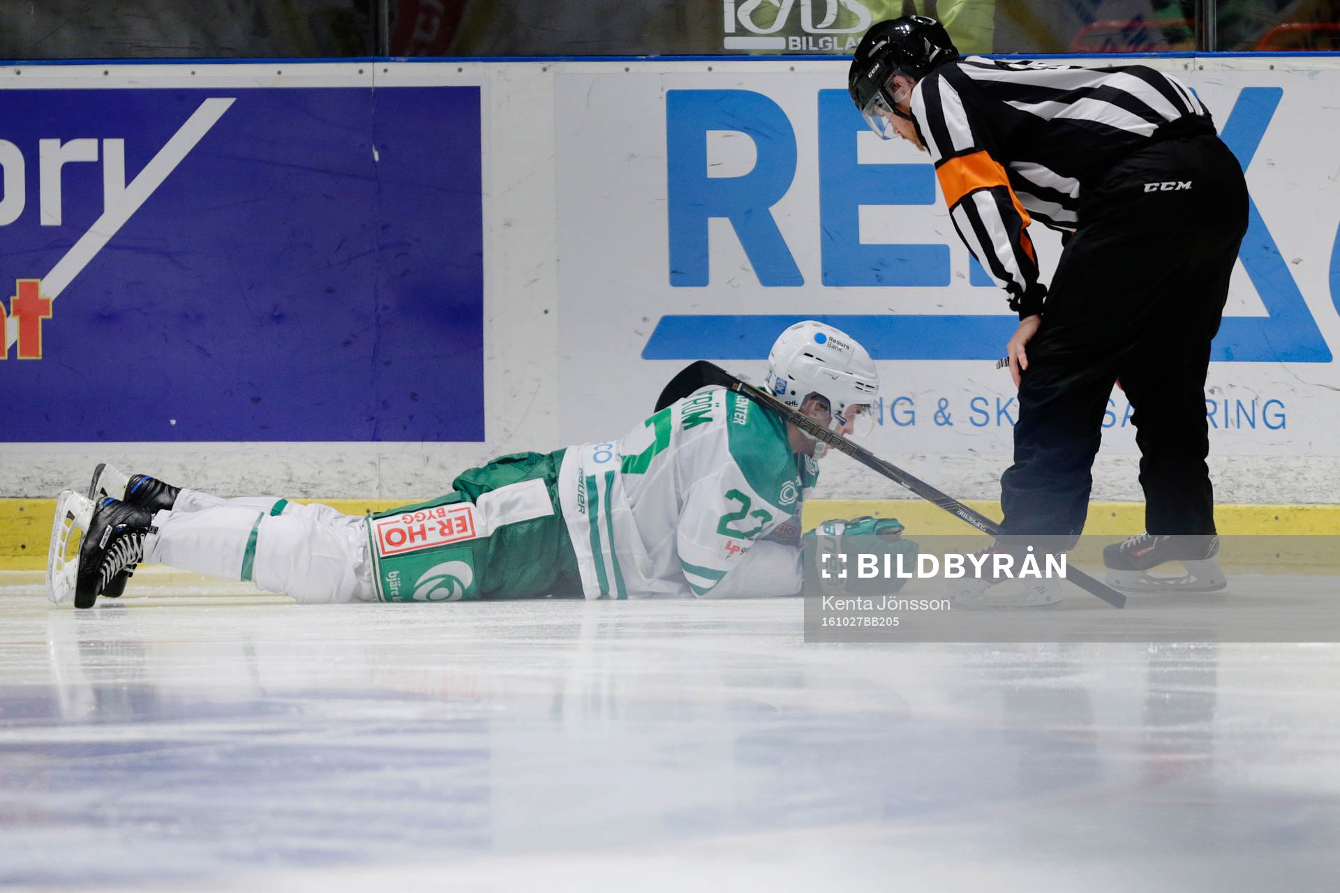 Rögles Sebastian Wännström skadas