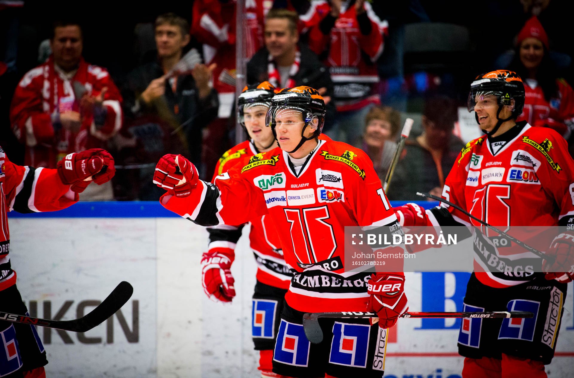 Örebros Daniel Viksten gör 3-2 och jublar med Kalle Olsson