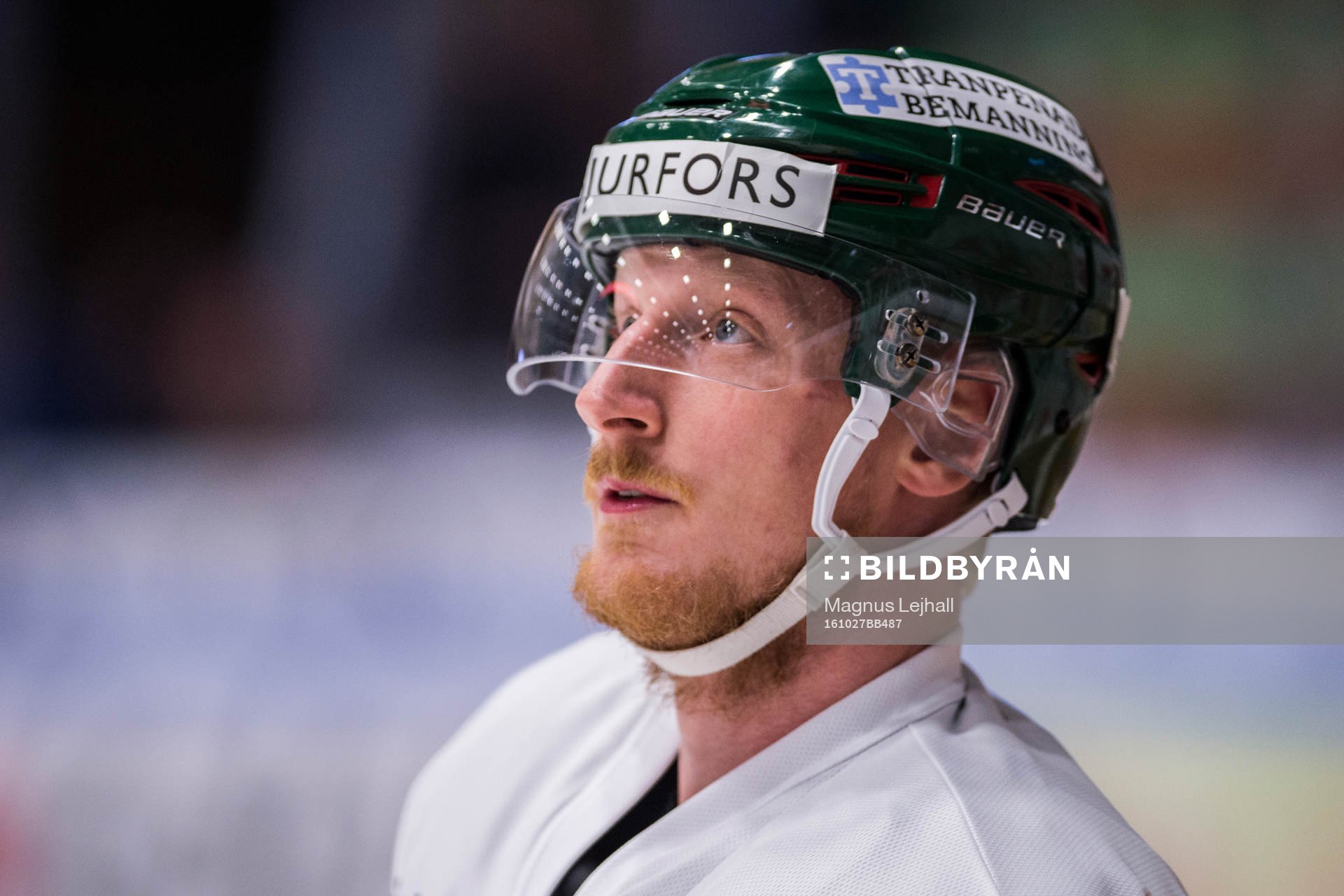 Frölundas Simon Hjalmarsson innan ishockeymatchen i SHL