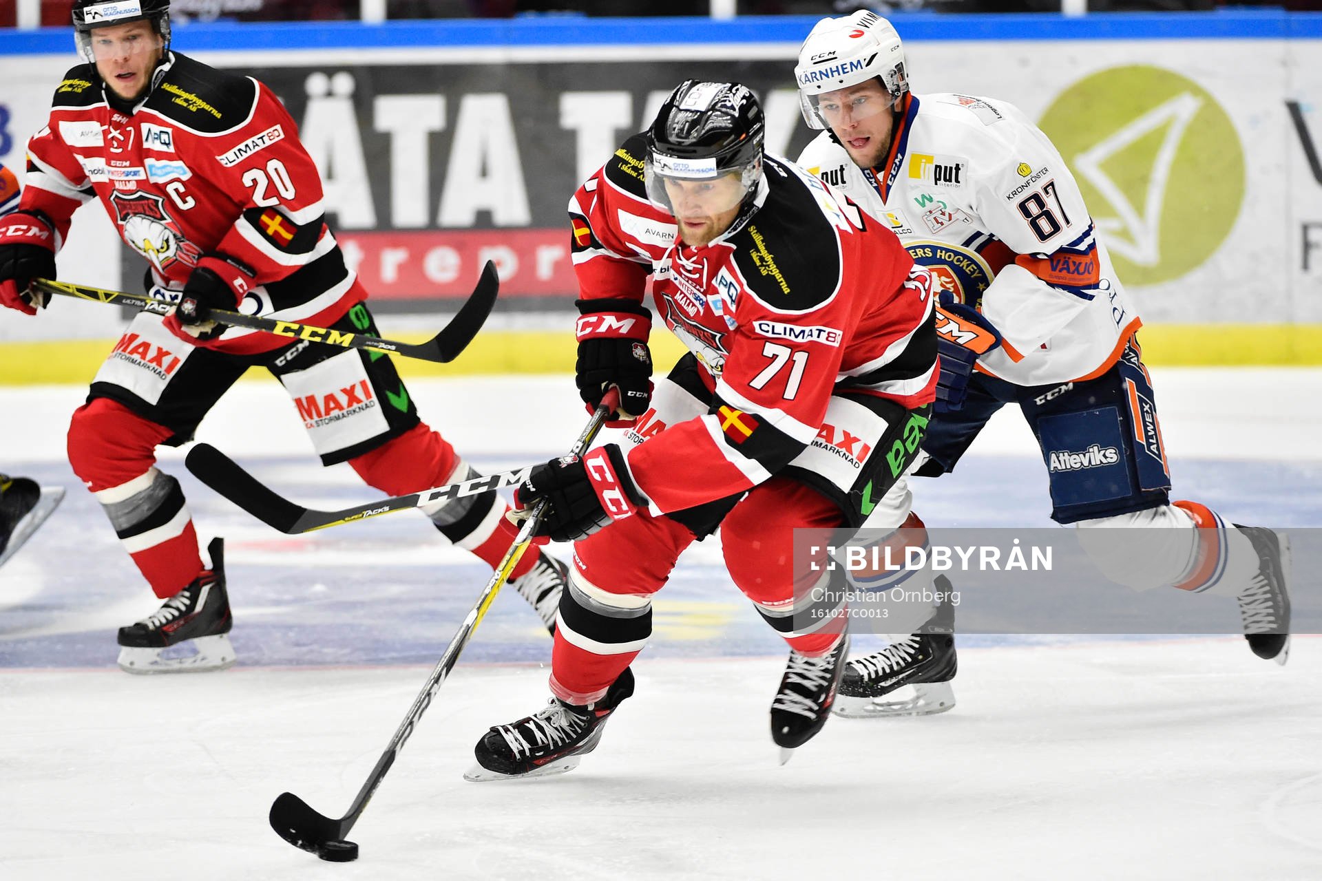 Malmö Redhawks Mathias Tjärnqvist och Erik Forssell mot